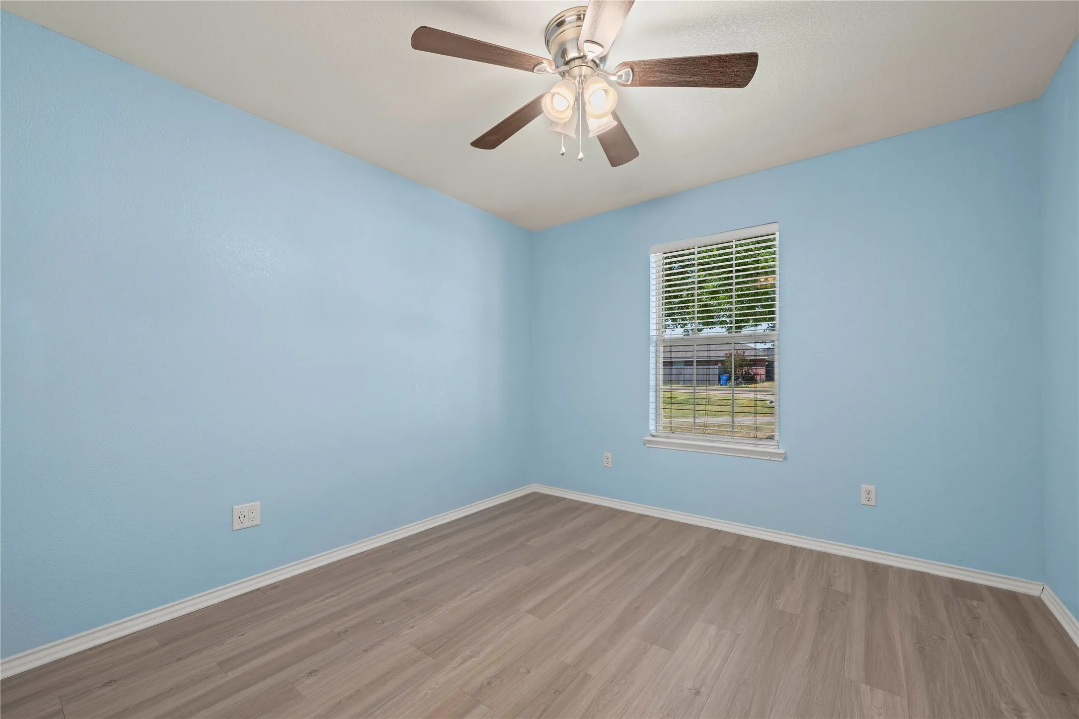 Single Family Residence For Sale in Mc Lennan County , 10805 Snow Pea Drive, Waco, Texas 76708, 4 Bedroom, 2 Bathroom, 2 Garage spaces, 1,730 Sqft, built in 2006, mls#21358666, Real Estate Agent in Waco, Homes For Sale in Mc Lennan county, Homes For Sale in Waco, Realtor in Waco Texas, Real Estate Brokerage Independent Realty Texas, Luminita Cordes Realtor