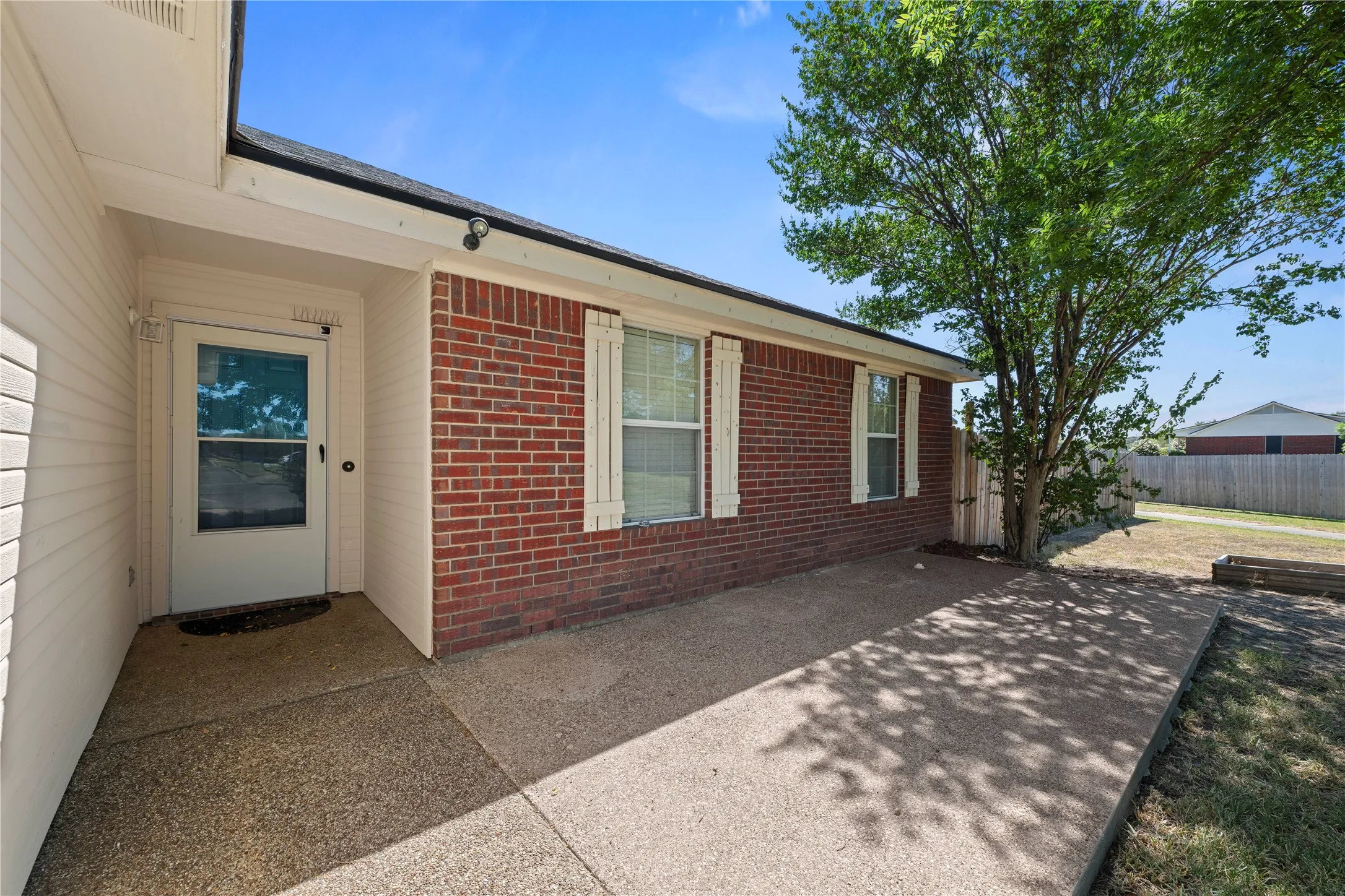 Single Family Residence For Sale in Mc Lennan County , 10805 Snow Pea Drive, Waco, Texas 76708, 4 Bedroom, 2 Bathroom, 2 Garage spaces, 1,730 Sqft, built in 2006, mls#21358666, Real Estate Agent in Waco, Homes For Sale in Mc Lennan county, Homes For Sale in Waco, Realtor in Waco Texas, Real Estate Brokerage Independent Realty Texas, Luminita Cordes Realtor