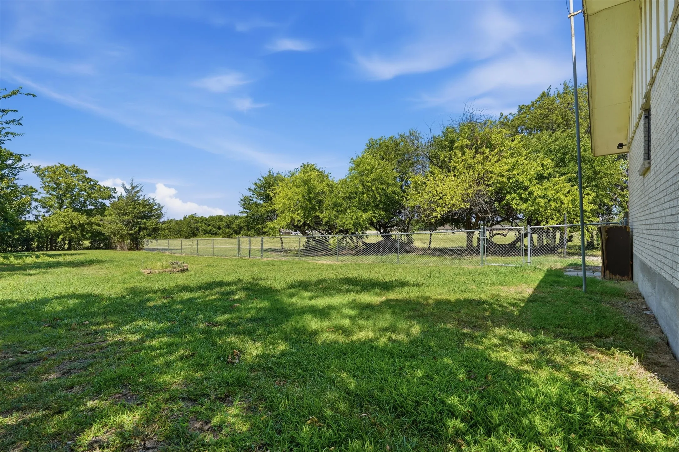 Single Family Residence For Sale in Rockwall County , 2471 N Fm 740, Heath, Texas 75032, 2 Bedroom, 1 Bathroom, 1 Garage spaces, 1,176 Sqft, built in 1973, mls#21357841, Real Estate Agent in Heath, Homes For Sale in Rockwall county, Homes For Sale in Heath, Realtor in Heath Texas, Real Estate Brokerage Independent Realty Texas, Luminita Cordes Realtor