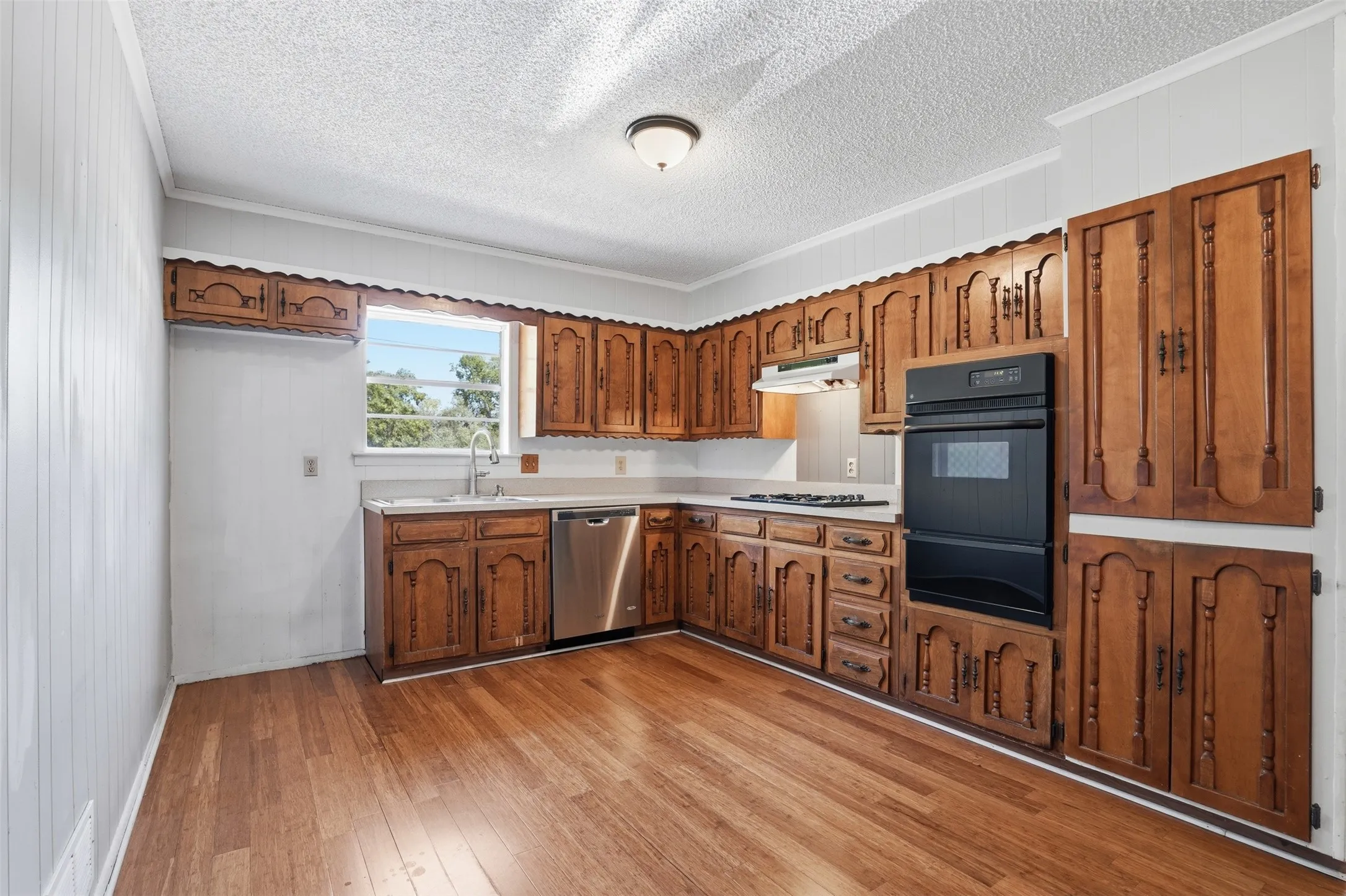 Single Family Residence For Sale in Rockwall County , 2471 N Fm 740, Heath, Texas 75032, 2 Bedroom, 1 Bathroom, 1 Garage spaces, 1,176 Sqft, built in 1973, mls#21357841, Real Estate Agent in Heath, Homes For Sale in Rockwall county, Homes For Sale in Heath, Realtor in Heath Texas, Real Estate Brokerage Independent Realty Texas, Luminita Cordes Realtor