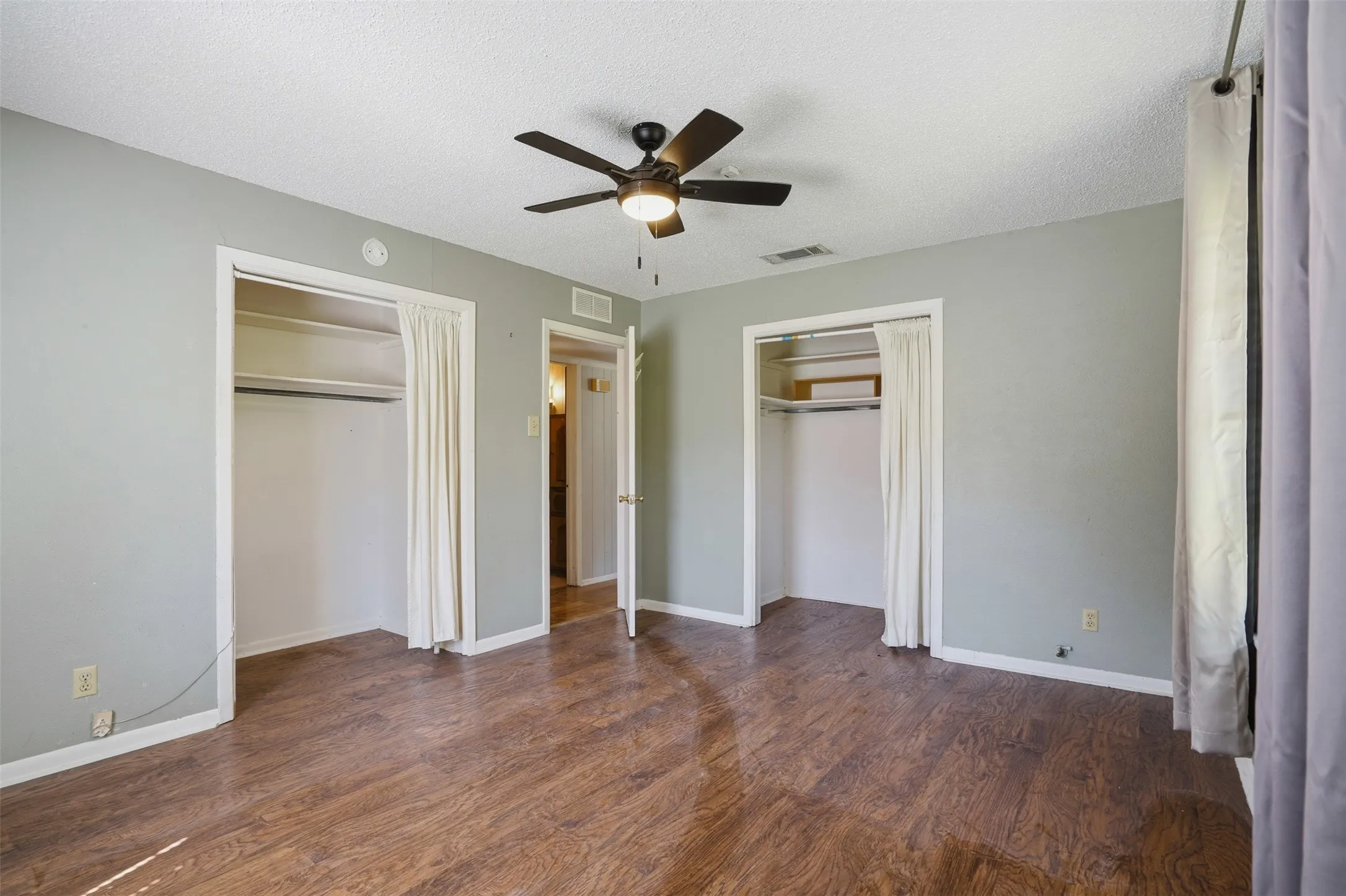Single Family Residence For Sale in Rockwall County , 2471 N Fm 740, Heath, Texas 75032, 2 Bedroom, 1 Bathroom, 1 Garage spaces, 1,176 Sqft, built in 1973, mls#21357841, Real Estate Agent in Heath, Homes For Sale in Rockwall county, Homes For Sale in Heath, Realtor in Heath Texas, Real Estate Brokerage Independent Realty Texas, Luminita Cordes Realtor