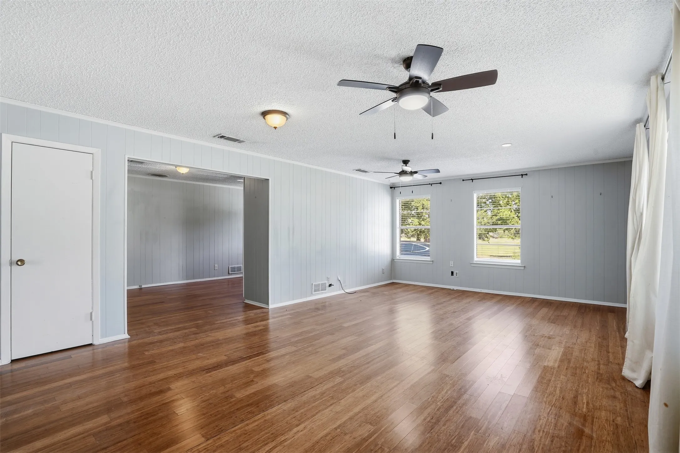 Single Family Residence For Sale in Rockwall County , 2471 N Fm 740, Heath, Texas 75032, 2 Bedroom, 1 Bathroom, 1 Garage spaces, 1,176 Sqft, built in 1973, mls#21357841, Real Estate Agent in Heath, Homes For Sale in Rockwall county, Homes For Sale in Heath, Realtor in Heath Texas, Real Estate Brokerage Independent Realty Texas, Luminita Cordes Realtor