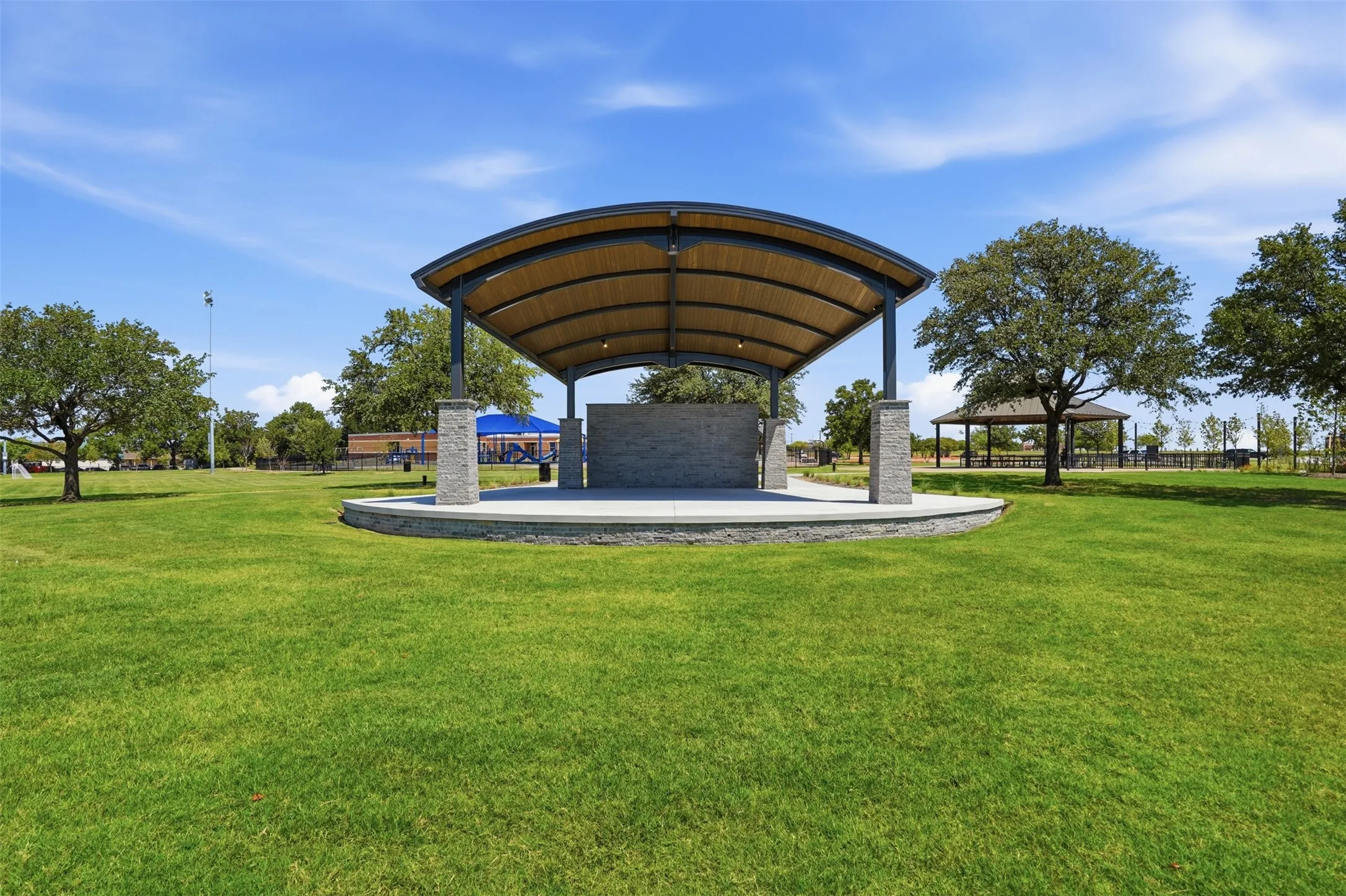 Single Family Residence For Sale in Rockwall County , 2471 N Fm 740, Heath, Texas 75032, 2 Bedroom, 1 Bathroom, 1 Garage spaces, 1,176 Sqft, built in 1973, mls#21357841, Real Estate Agent in Heath, Homes For Sale in Rockwall county, Homes For Sale in Heath, Realtor in Heath Texas, Real Estate Brokerage Independent Realty Texas, Luminita Cordes Realtor