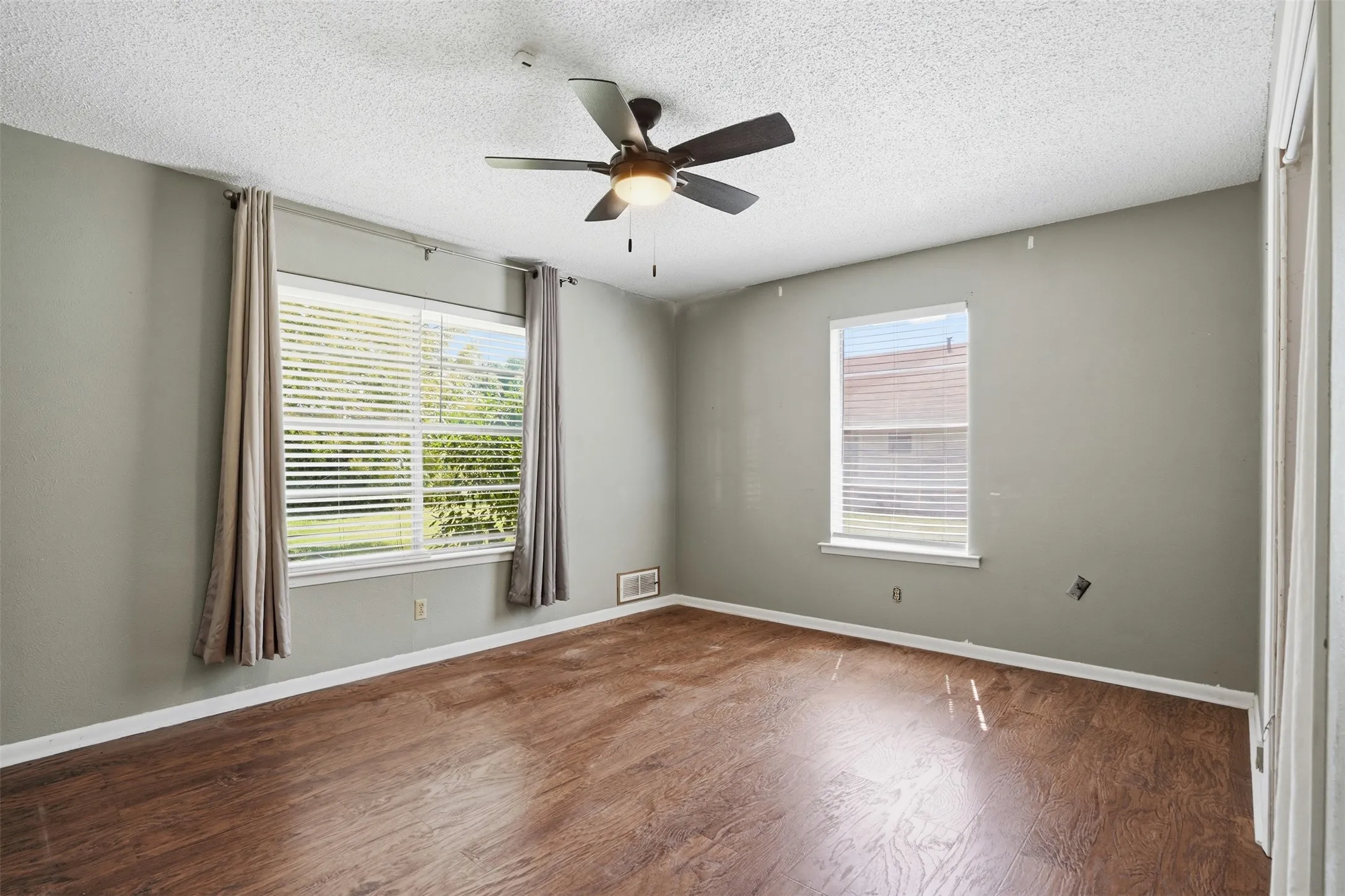 Single Family Residence For Sale in Rockwall County , 2471 N Fm 740, Heath, Texas 75032, 2 Bedroom, 1 Bathroom, 1 Garage spaces, 1,176 Sqft, built in 1973, mls#21357841, Real Estate Agent in Heath, Homes For Sale in Rockwall county, Homes For Sale in Heath, Realtor in Heath Texas, Real Estate Brokerage Independent Realty Texas, Luminita Cordes Realtor