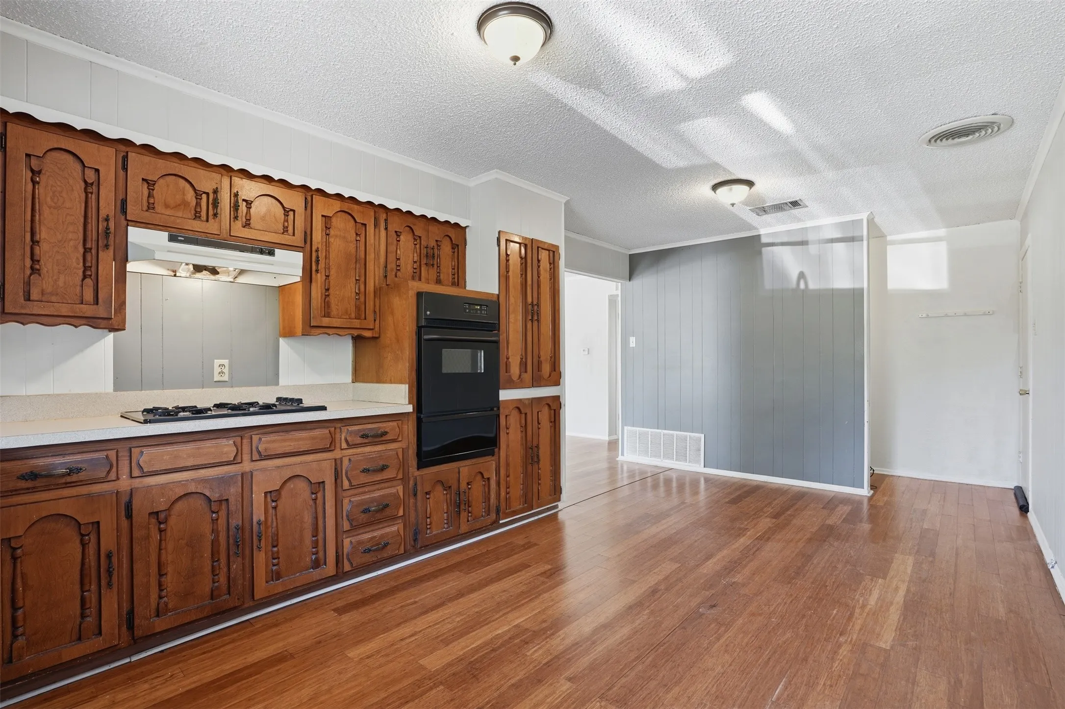 Single Family Residence For Sale in Rockwall County , 2471 N Fm 740, Heath, Texas 75032, 2 Bedroom, 1 Bathroom, 1 Garage spaces, 1,176 Sqft, built in 1973, mls#21357841, Real Estate Agent in Heath, Homes For Sale in Rockwall county, Homes For Sale in Heath, Realtor in Heath Texas, Real Estate Brokerage Independent Realty Texas, Luminita Cordes Realtor