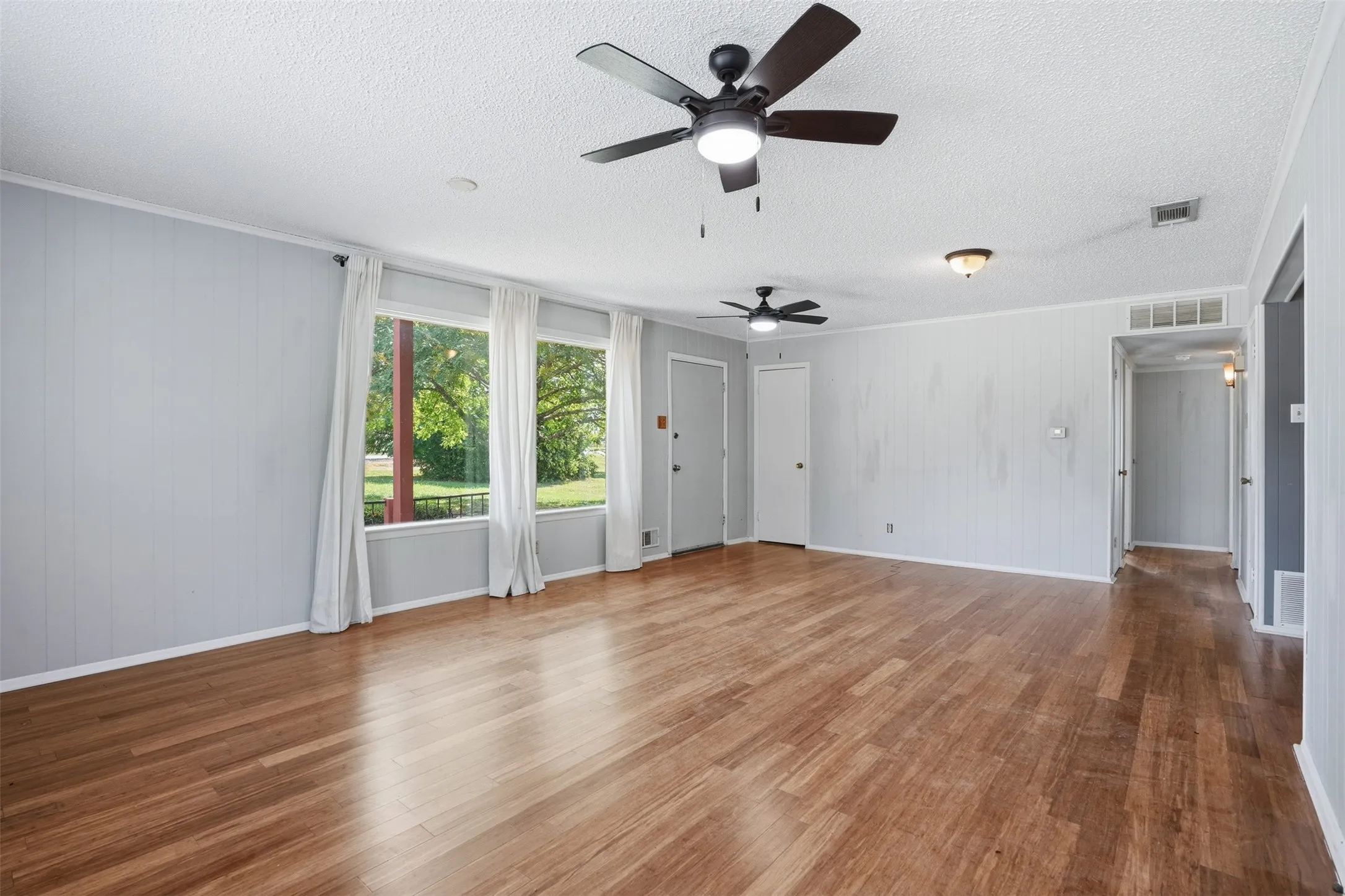 Single Family Residence For Sale in Rockwall County , 2471 N Fm 740, Heath, Texas 75032, 2 Bedroom, 1 Bathroom, 1 Garage spaces, 1,176 Sqft, built in 1973, mls#21357841, Real Estate Agent in Heath, Homes For Sale in Rockwall county, Homes For Sale in Heath, Realtor in Heath Texas, Real Estate Brokerage Independent Realty Texas, Luminita Cordes Realtor