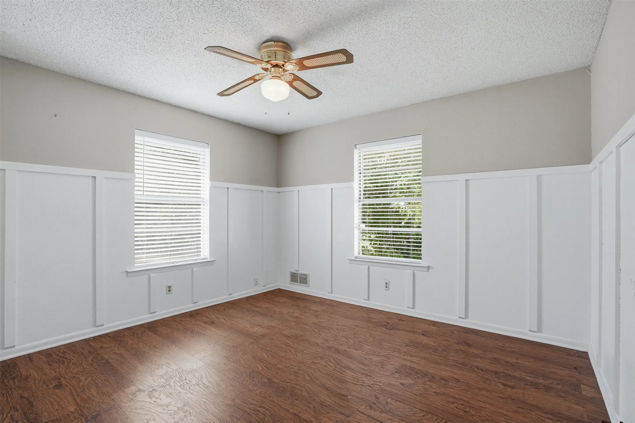 Single Family Residence For Sale in Rockwall County , 2471 N Fm 740, Heath, Texas 75032, 2 Bedroom, 1 Bathroom, 1 Garage spaces, 1,176 Sqft, built in 1973, mls#21357841, Real Estate Agent in Heath, Homes For Sale in Rockwall county, Homes For Sale in Heath, Realtor in Heath Texas, Real Estate Brokerage Independent Realty Texas, Luminita Cordes Realtor