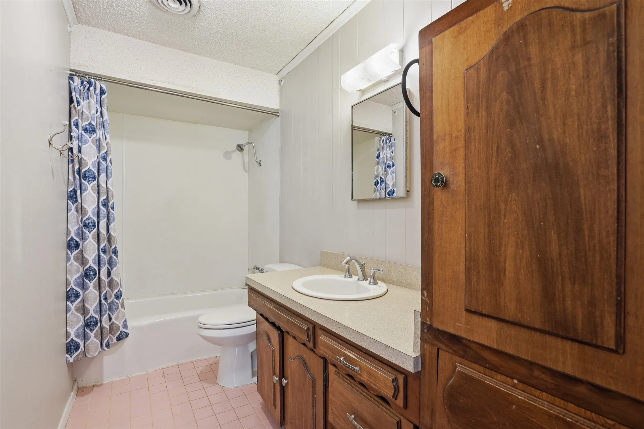 Single Family Residence For Sale in Rockwall County , 2471 N Fm 740, Heath, Texas 75032, 2 Bedroom, 1 Bathroom, 1 Garage spaces, 1,176 Sqft, built in 1973, mls#21357841, Real Estate Agent in Heath, Homes For Sale in Rockwall county, Homes For Sale in Heath, Realtor in Heath Texas, Real Estate Brokerage Independent Realty Texas, Luminita Cordes Realtor