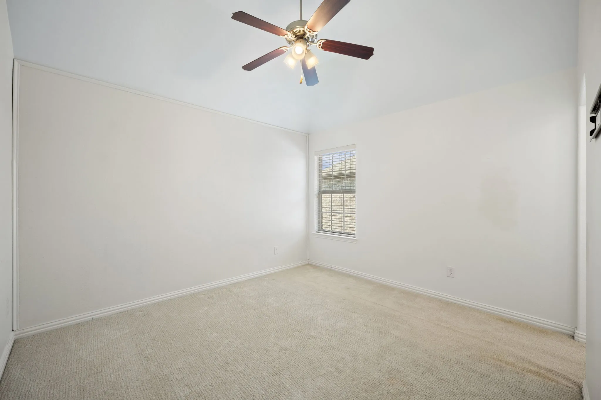 Single Family Residence For Sale in Denton County , 2528 Louis Lane, Lewisville, Texas 75056, 5 Bedroom, 4 Bathroom, 3 Garage spaces, 3,398 Sqft, built in 2011, mls#21358514, Real Estate Agent in Lewisville, Homes For Sale in Denton county, Homes For Sale in Lewisville, Realtor in Lewisville Texas, Real Estate Brokerage Independent Realty Texas, Luminita Cordes Realtor