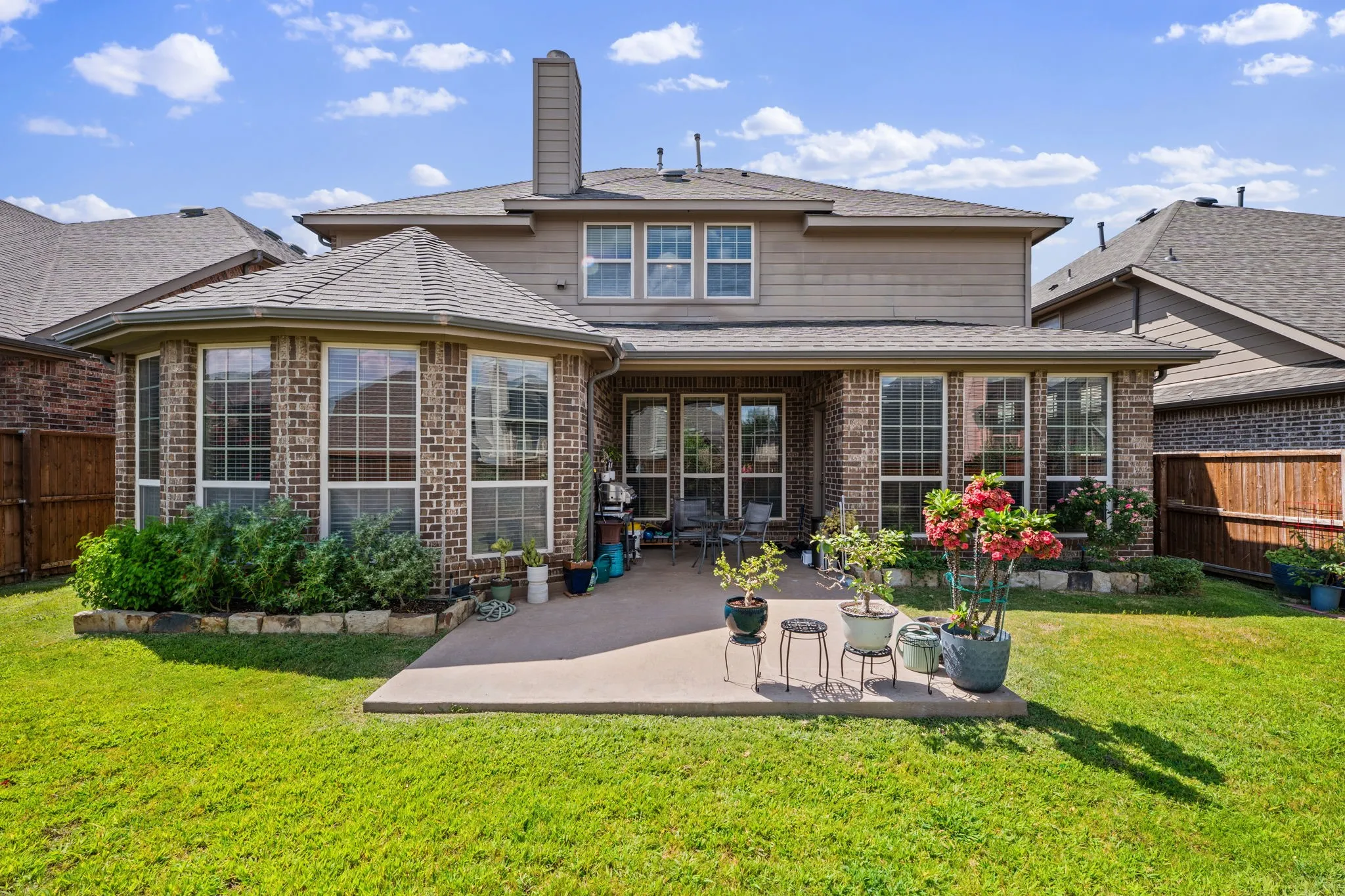 Single Family Residence For Sale in Denton County , 2528 Louis Lane, Lewisville, Texas 75056, 5 Bedroom, 4 Bathroom, 3 Garage spaces, 3,398 Sqft, built in 2011, mls#21358514, Real Estate Agent in Lewisville, Homes For Sale in Denton county, Homes For Sale in Lewisville, Realtor in Lewisville Texas, Real Estate Brokerage Independent Realty Texas, Luminita Cordes Realtor