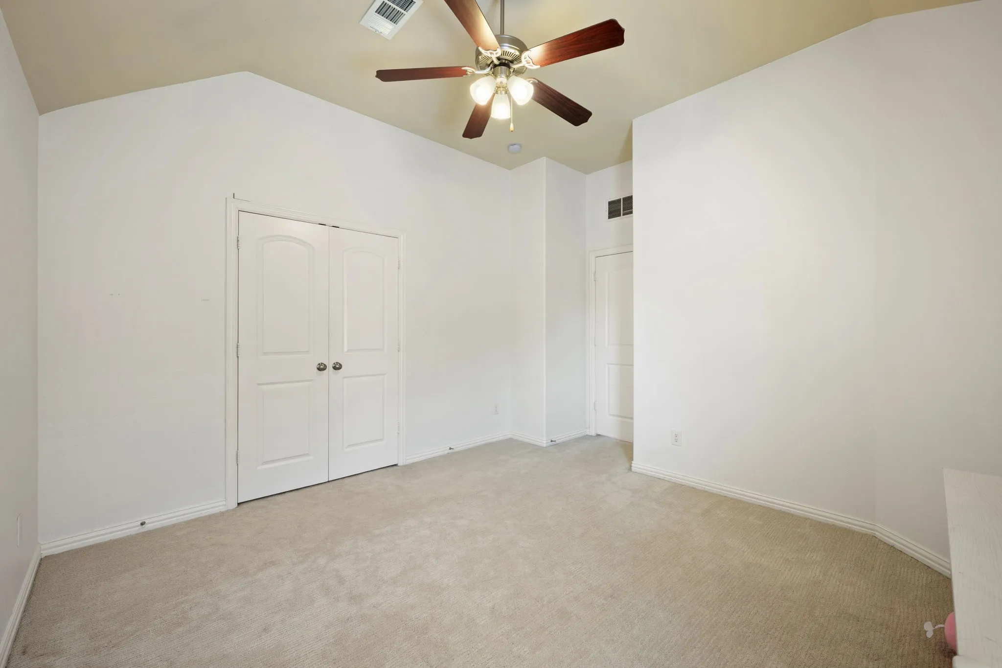 Single Family Residence For Sale in Denton County , 2528 Louis Lane, Lewisville, Texas 75056, 5 Bedroom, 4 Bathroom, 3 Garage spaces, 3,398 Sqft, built in 2011, mls#21358514, Real Estate Agent in Lewisville, Homes For Sale in Denton county, Homes For Sale in Lewisville, Realtor in Lewisville Texas, Real Estate Brokerage Independent Realty Texas, Luminita Cordes Realtor