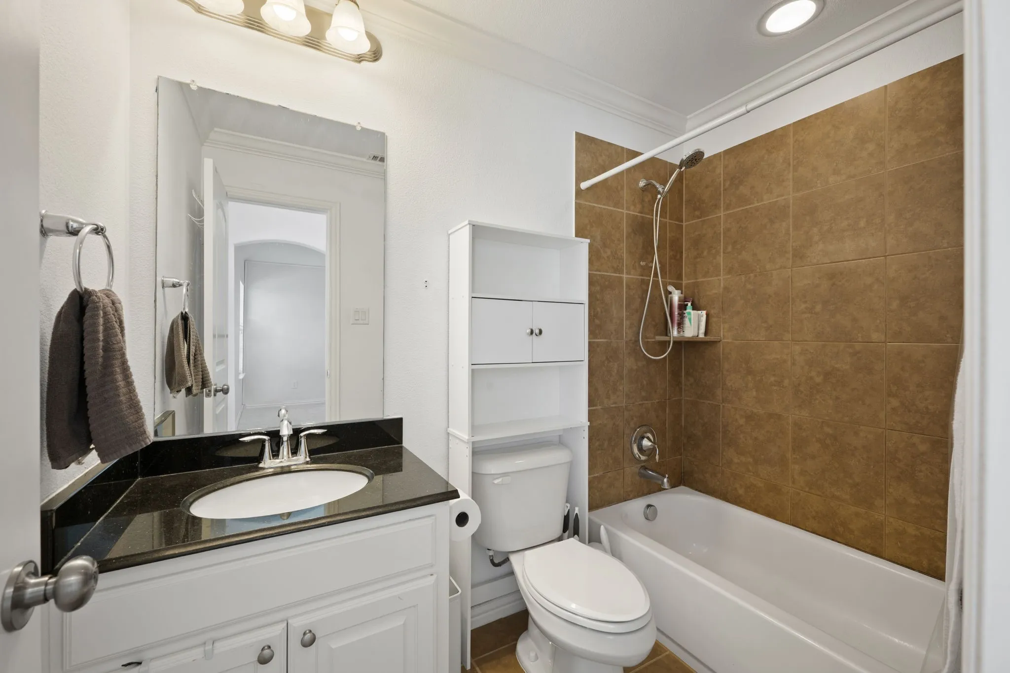 Single Family Residence For Sale in Denton County , 2528 Louis Lane, Lewisville, Texas 75056, 5 Bedroom, 4 Bathroom, 3 Garage spaces, 3,398 Sqft, built in 2011, mls#21358514, Real Estate Agent in Lewisville, Homes For Sale in Denton county, Homes For Sale in Lewisville, Realtor in Lewisville Texas, Real Estate Brokerage Independent Realty Texas, Luminita Cordes Realtor