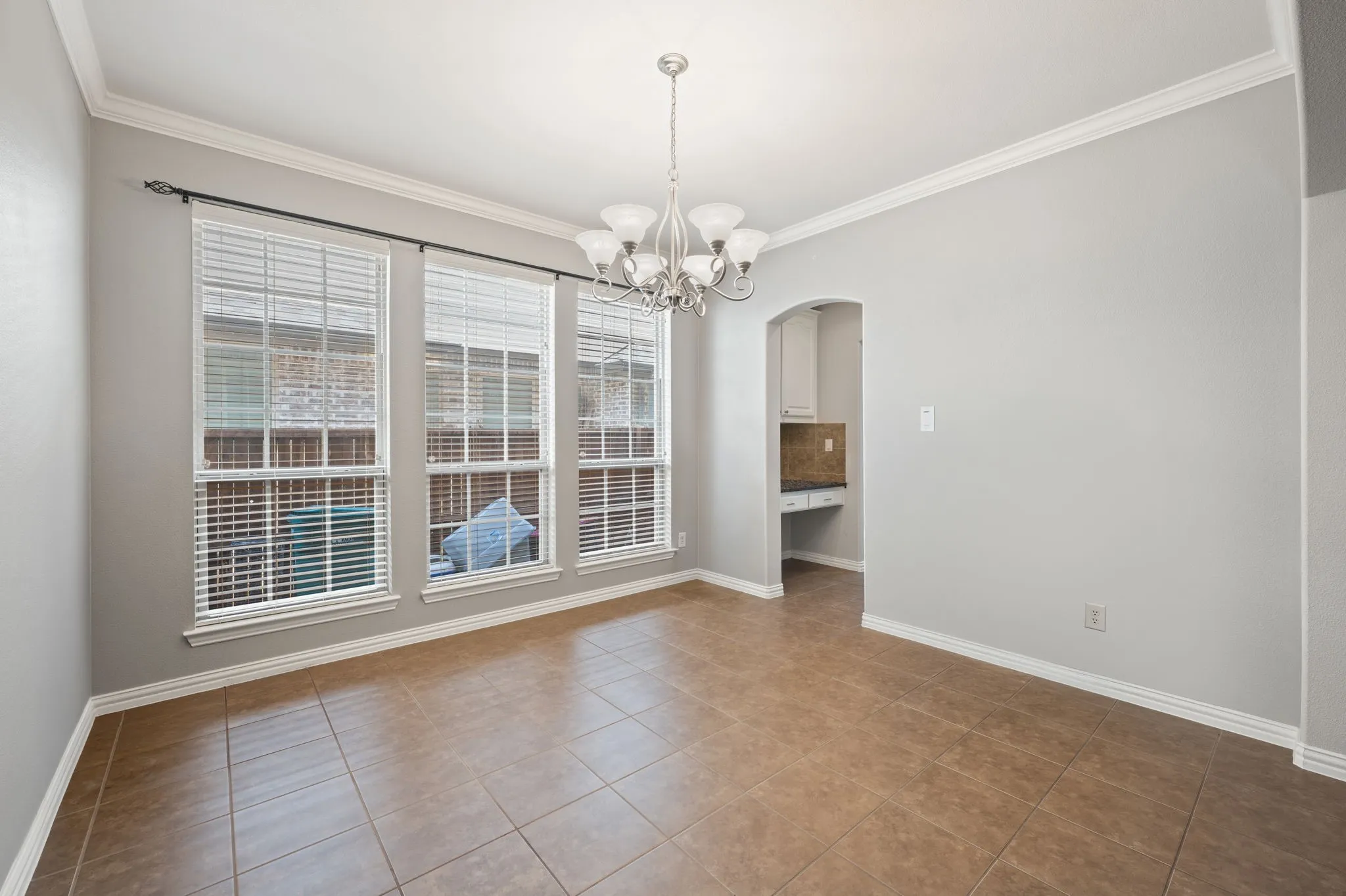 Single Family Residence For Sale in Denton County , 2528 Louis Lane, Lewisville, Texas 75056, 5 Bedroom, 4 Bathroom, 3 Garage spaces, 3,398 Sqft, built in 2011, mls#21358514, Real Estate Agent in Lewisville, Homes For Sale in Denton county, Homes For Sale in Lewisville, Realtor in Lewisville Texas, Real Estate Brokerage Independent Realty Texas, Luminita Cordes Realtor