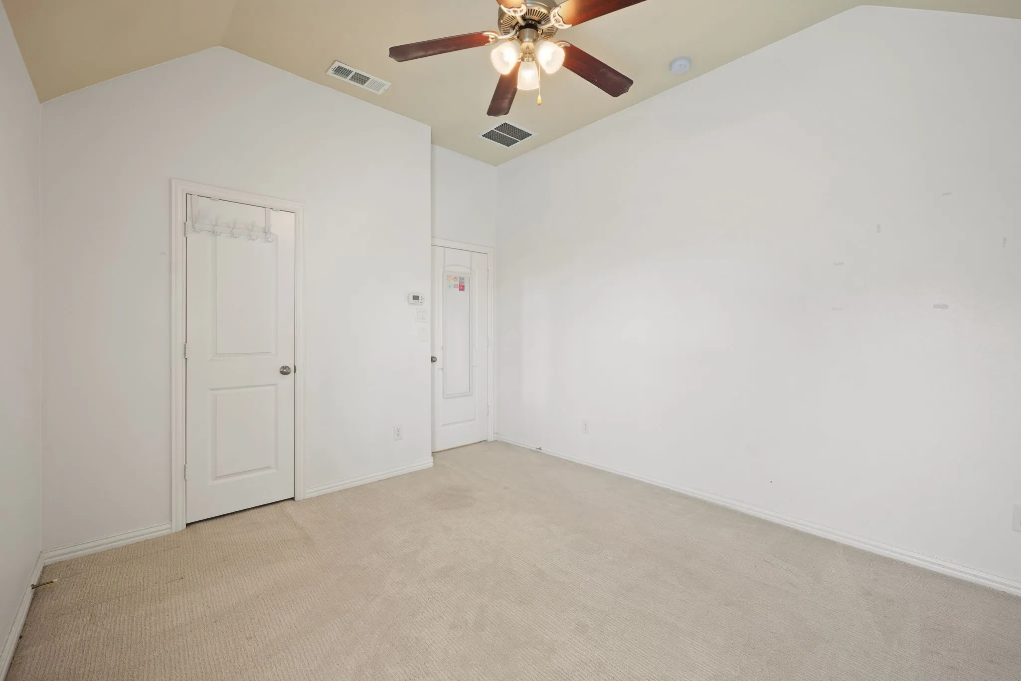 Single Family Residence For Sale in Denton County , 2528 Louis Lane, Lewisville, Texas 75056, 5 Bedroom, 4 Bathroom, 3 Garage spaces, 3,398 Sqft, built in 2011, mls#21358514, Real Estate Agent in Lewisville, Homes For Sale in Denton county, Homes For Sale in Lewisville, Realtor in Lewisville Texas, Real Estate Brokerage Independent Realty Texas, Luminita Cordes Realtor