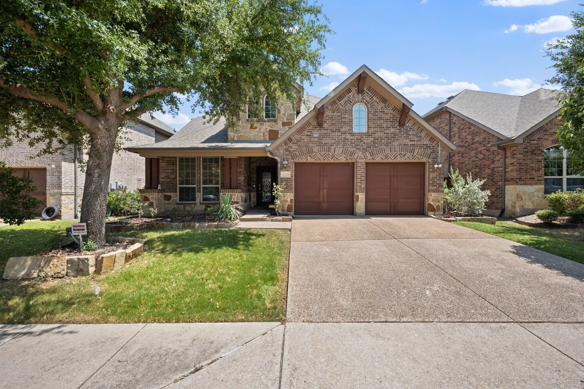 Single Family Residence For Sale in Denton County , 2528 Louis Lane, Lewisville, Texas 75056, 5 Bedroom, 4 Bathroom, 3 Garage spaces, 3,398 Sqft, built in 2011, mls#21358514, Real Estate Agent in Lewisville, Homes For Sale in Denton county, Homes For Sale in Lewisville, Realtor in Lewisville Texas, Real Estate Brokerage Independent Realty Texas, Luminita Cordes Realtor