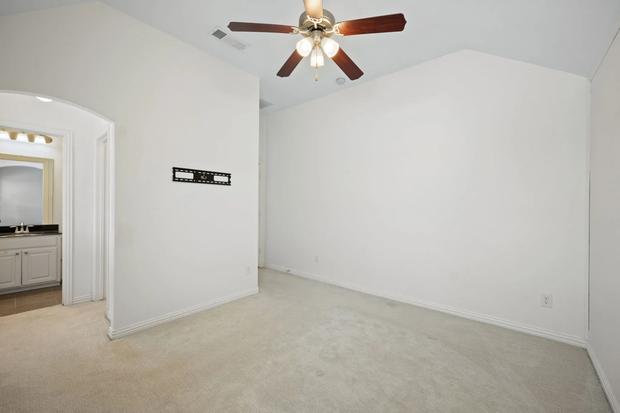 Single Family Residence For Sale in Denton County , 2528 Louis Lane, Lewisville, Texas 75056, 5 Bedroom, 4 Bathroom, 3 Garage spaces, 3,398 Sqft, built in 2011, mls#21358514, Real Estate Agent in Lewisville, Homes For Sale in Denton county, Homes For Sale in Lewisville, Realtor in Lewisville Texas, Real Estate Brokerage Independent Realty Texas, Luminita Cordes Realtor