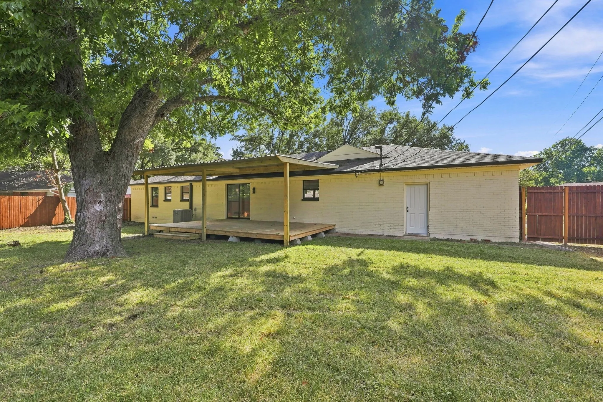 Single Family Residence For Sale in Dallas County , 802 Ranier Circle, Garland, Texas 75041, 3 Bedroom, 2 Bathroom, 2 Garage spaces, 1,568 Sqft, built in 1958, mls#21358701, Real Estate Agent in Garland, Homes For Sale in Dallas county, Homes For Sale in Garland, Realtor in Garland Texas, Real Estate Brokerage Independent Realty Texas, Luminita Cordes Realtor