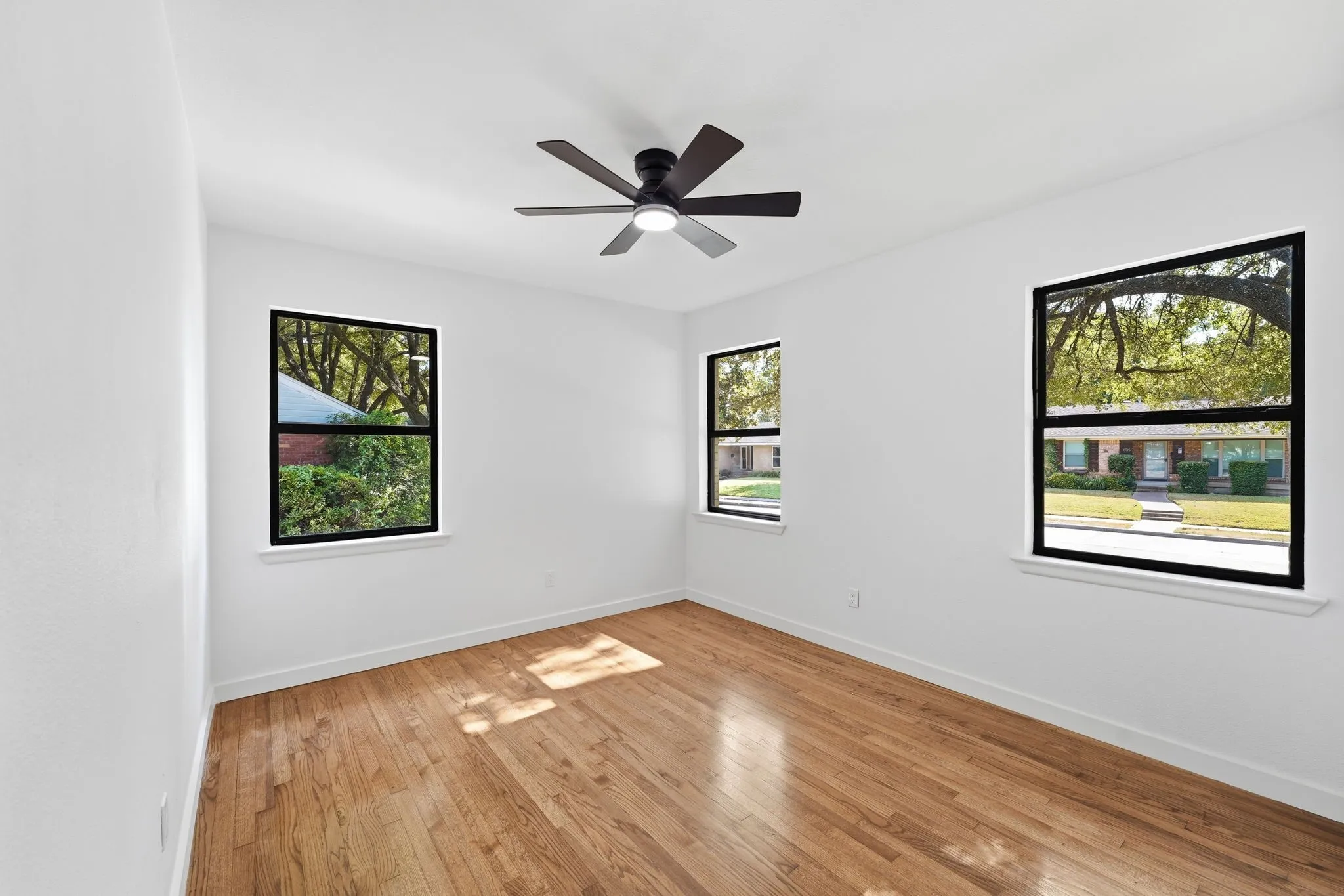 Single Family Residence For Sale in Dallas County , 802 Ranier Circle, Garland, Texas 75041, 3 Bedroom, 2 Bathroom, 2 Garage spaces, 1,568 Sqft, built in 1958, mls#21358701, Real Estate Agent in Garland, Homes For Sale in Dallas county, Homes For Sale in Garland, Realtor in Garland Texas, Real Estate Brokerage Independent Realty Texas, Luminita Cordes Realtor