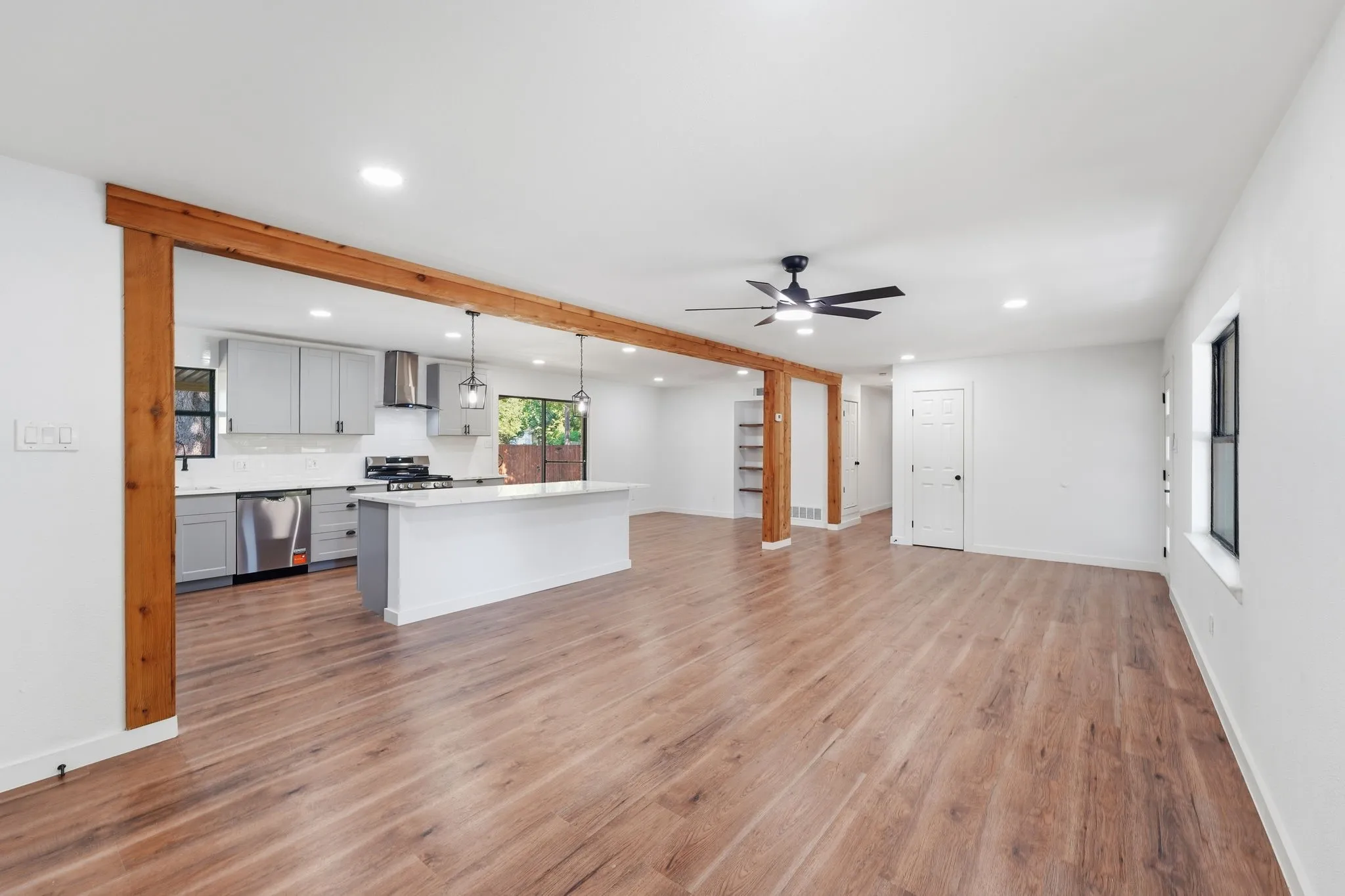 Single Family Residence For Sale in Dallas County , 802 Ranier Circle, Garland, Texas 75041, 3 Bedroom, 2 Bathroom, 2 Garage spaces, 1,568 Sqft, built in 1958, mls#21358701, Real Estate Agent in Garland, Homes For Sale in Dallas county, Homes For Sale in Garland, Realtor in Garland Texas, Real Estate Brokerage Independent Realty Texas, Luminita Cordes Realtor