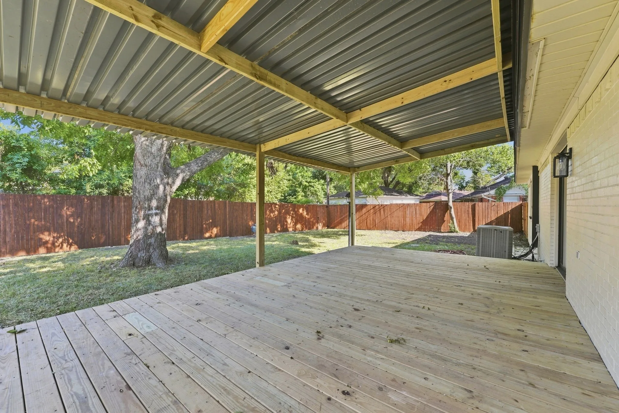 Single Family Residence For Sale in Dallas County , 802 Ranier Circle, Garland, Texas 75041, 3 Bedroom, 2 Bathroom, 2 Garage spaces, 1,568 Sqft, built in 1958, mls#21358701, Real Estate Agent in Garland, Homes For Sale in Dallas county, Homes For Sale in Garland, Realtor in Garland Texas, Real Estate Brokerage Independent Realty Texas, Luminita Cordes Realtor
