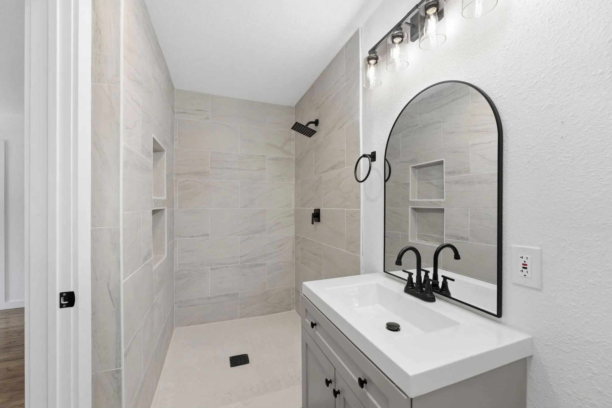 Single Family Residence For Sale in Dallas County , 802 Ranier Circle, Garland, Texas 75041, 3 Bedroom, 2 Bathroom, 2 Garage spaces, 1,568 Sqft, built in 1958, mls#21358701, Real Estate Agent in Garland, Homes For Sale in Dallas county, Homes For Sale in Garland, Realtor in Garland Texas, Real Estate Brokerage Independent Realty Texas, Luminita Cordes Realtor