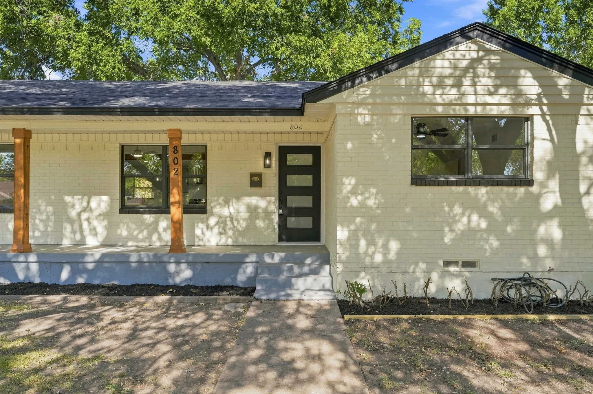 Single Family Residence For Sale in Dallas County , 802 Ranier Circle, Garland, Texas 75041, 3 Bedroom, 2 Bathroom, 2 Garage spaces, 1,568 Sqft, built in 1958, mls#21358701, Real Estate Agent in Garland, Homes For Sale in Dallas county, Homes For Sale in Garland, Realtor in Garland Texas, Real Estate Brokerage Independent Realty Texas, Luminita Cordes Realtor
