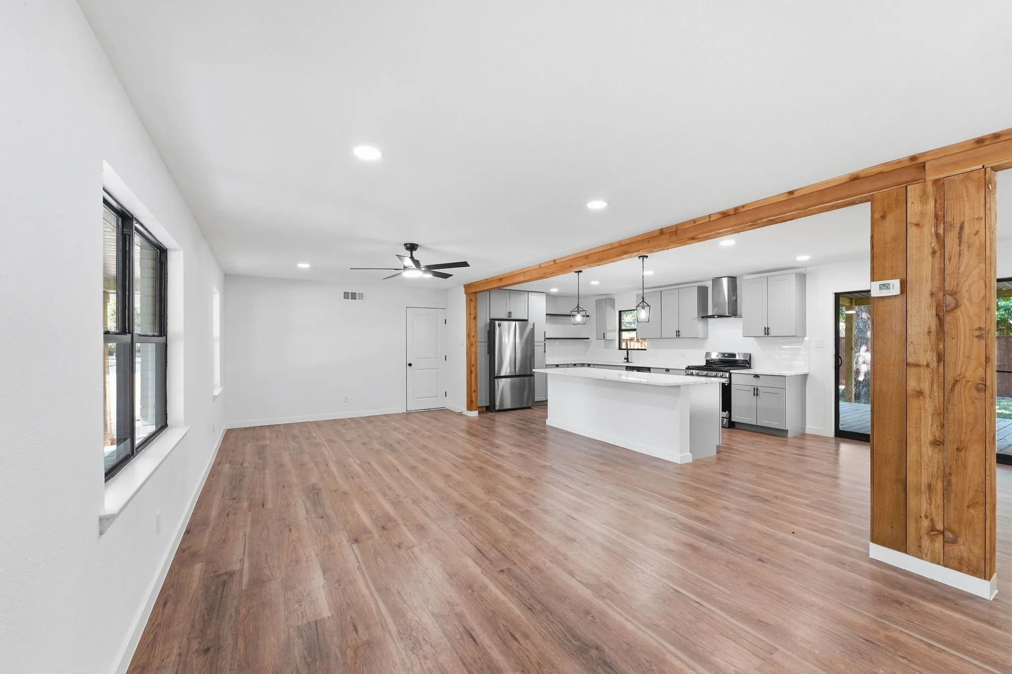 Single Family Residence For Sale in Dallas County , 802 Ranier Circle, Garland, Texas 75041, 3 Bedroom, 2 Bathroom, 2 Garage spaces, 1,568 Sqft, built in 1958, mls#21358701, Real Estate Agent in Garland, Homes For Sale in Dallas county, Homes For Sale in Garland, Realtor in Garland Texas, Real Estate Brokerage Independent Realty Texas, Luminita Cordes Realtor