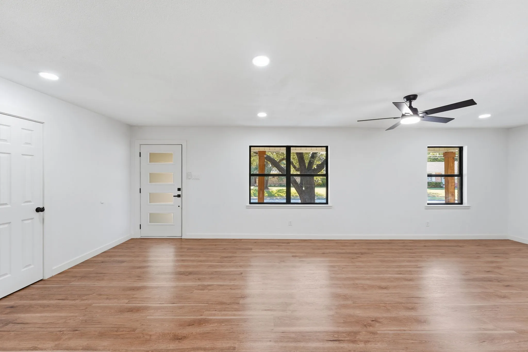 Single Family Residence For Sale in Dallas County , 802 Ranier Circle, Garland, Texas 75041, 3 Bedroom, 2 Bathroom, 2 Garage spaces, 1,568 Sqft, built in 1958, mls#21358701, Real Estate Agent in Garland, Homes For Sale in Dallas county, Homes For Sale in Garland, Realtor in Garland Texas, Real Estate Brokerage Independent Realty Texas, Luminita Cordes Realtor