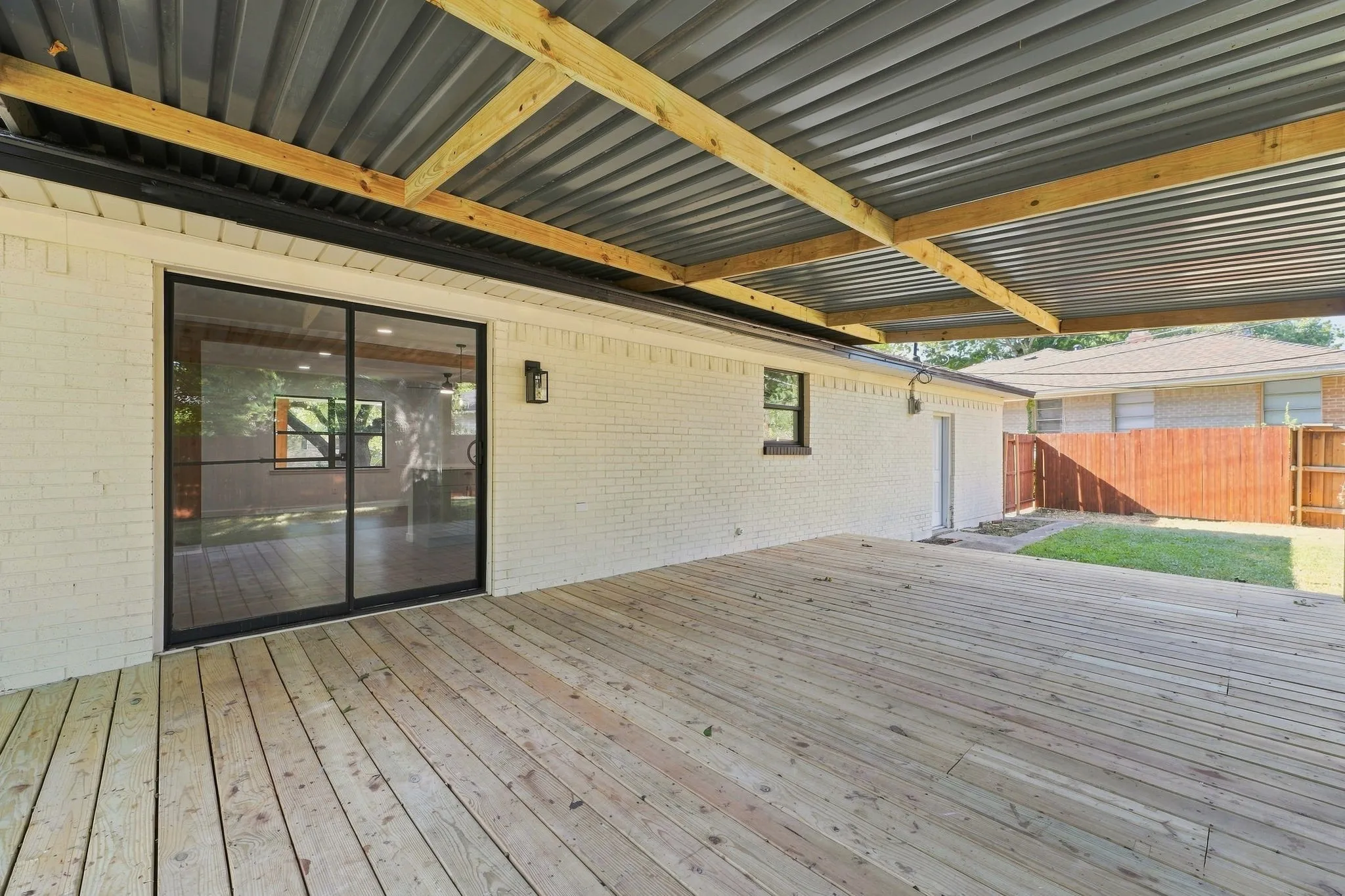 Single Family Residence For Sale in Dallas County , 802 Ranier Circle, Garland, Texas 75041, 3 Bedroom, 2 Bathroom, 2 Garage spaces, 1,568 Sqft, built in 1958, mls#21358701, Real Estate Agent in Garland, Homes For Sale in Dallas county, Homes For Sale in Garland, Realtor in Garland Texas, Real Estate Brokerage Independent Realty Texas, Luminita Cordes Realtor