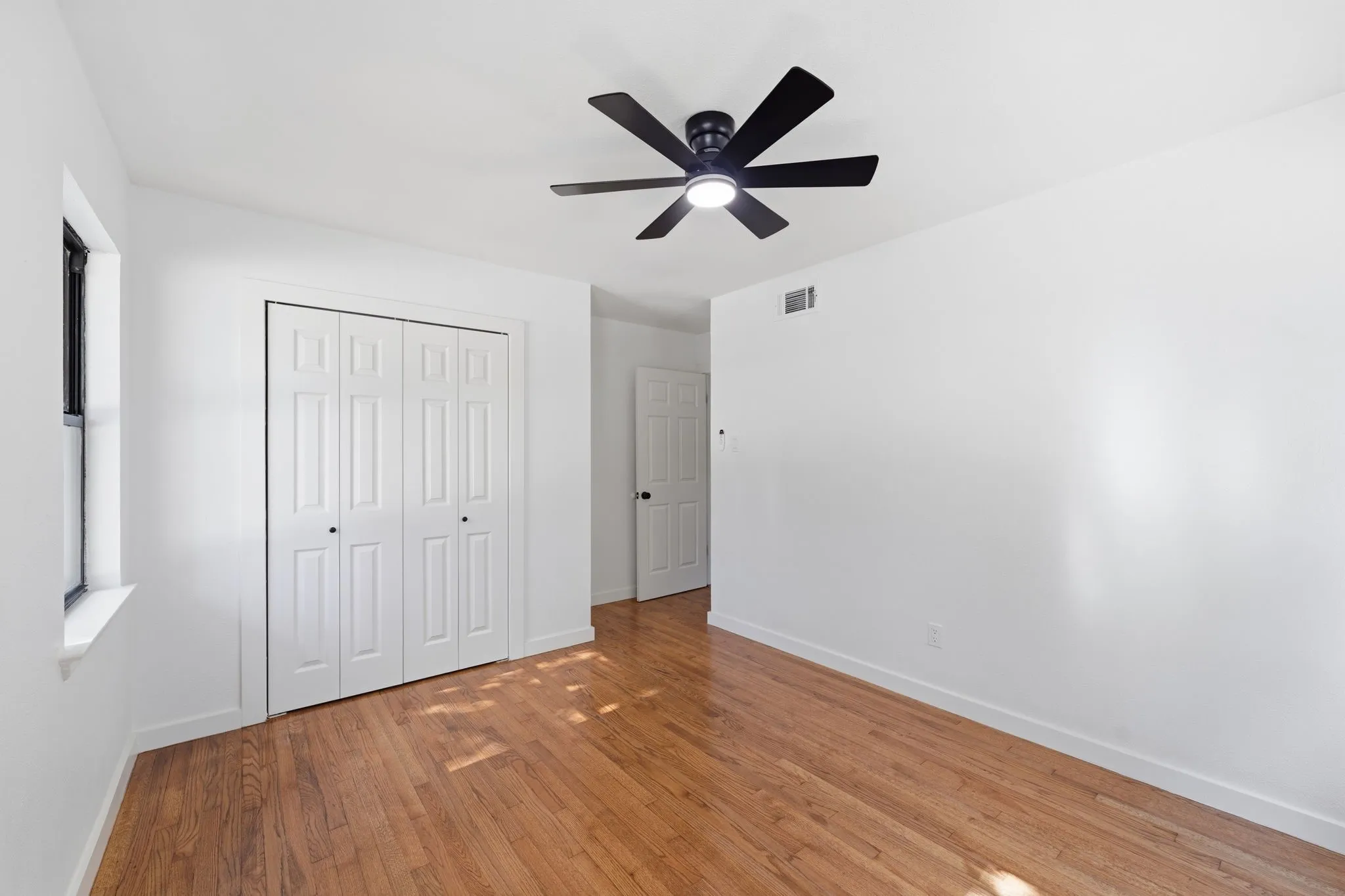 Single Family Residence For Sale in Dallas County , 802 Ranier Circle, Garland, Texas 75041, 3 Bedroom, 2 Bathroom, 2 Garage spaces, 1,568 Sqft, built in 1958, mls#21358701, Real Estate Agent in Garland, Homes For Sale in Dallas county, Homes For Sale in Garland, Realtor in Garland Texas, Real Estate Brokerage Independent Realty Texas, Luminita Cordes Realtor
