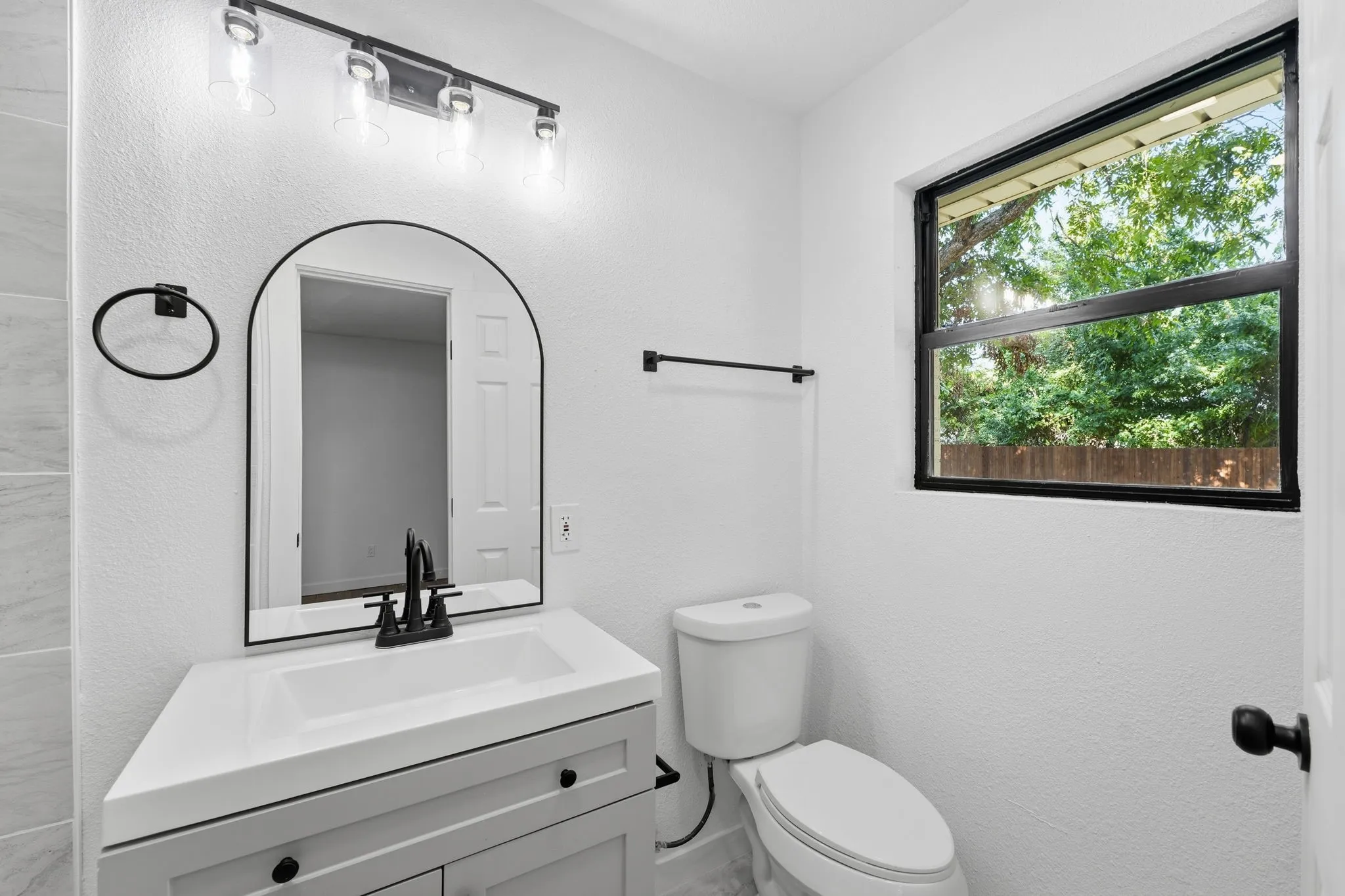 Single Family Residence For Sale in Dallas County , 802 Ranier Circle, Garland, Texas 75041, 3 Bedroom, 2 Bathroom, 2 Garage spaces, 1,568 Sqft, built in 1958, mls#21358701, Real Estate Agent in Garland, Homes For Sale in Dallas county, Homes For Sale in Garland, Realtor in Garland Texas, Real Estate Brokerage Independent Realty Texas, Luminita Cordes Realtor