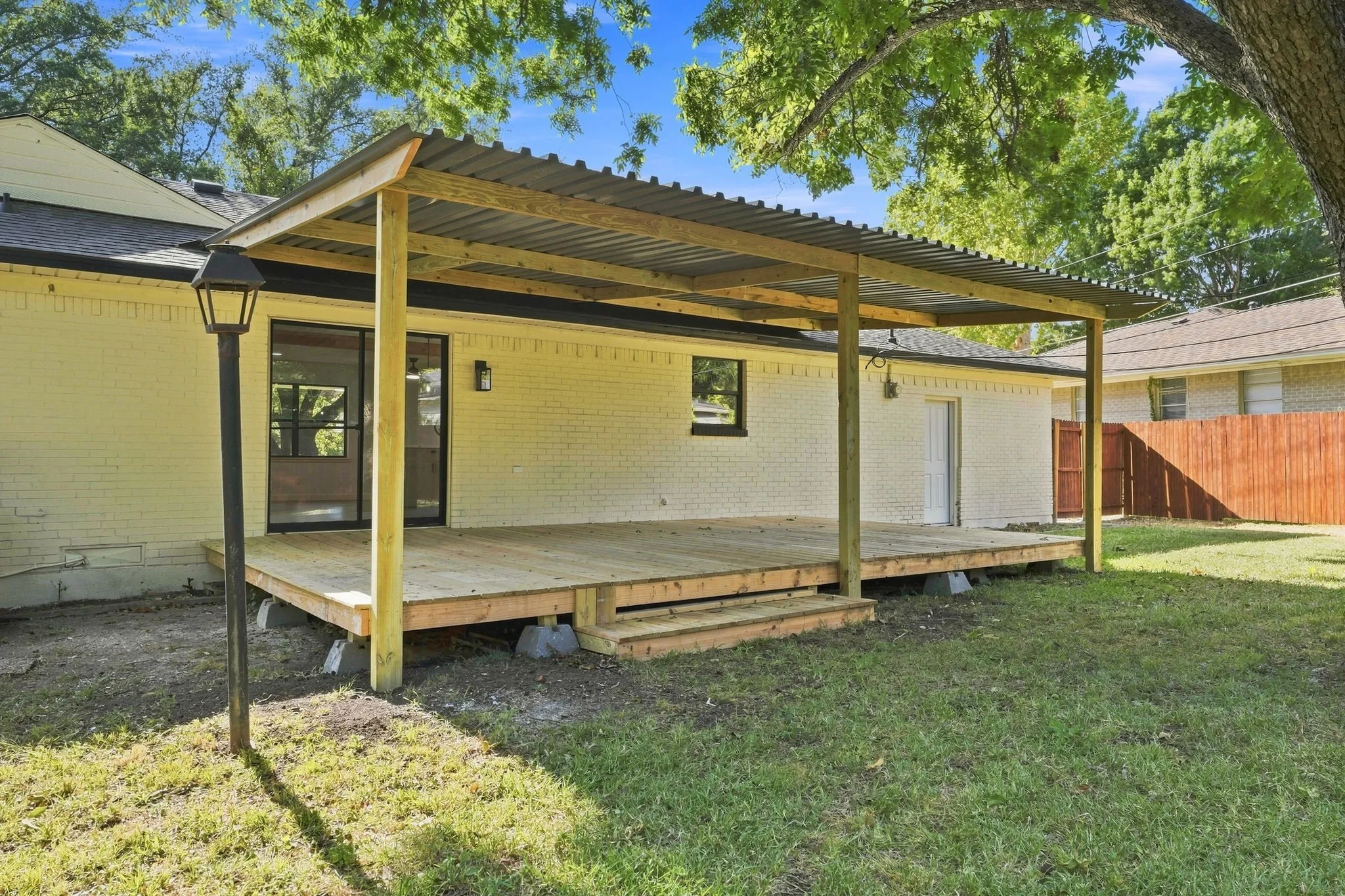 Single Family Residence For Sale in Dallas County , 802 Ranier Circle, Garland, Texas 75041, 3 Bedroom, 2 Bathroom, 2 Garage spaces, 1,568 Sqft, built in 1958, mls#21358701, Real Estate Agent in Garland, Homes For Sale in Dallas county, Homes For Sale in Garland, Realtor in Garland Texas, Real Estate Brokerage Independent Realty Texas, Luminita Cordes Realtor