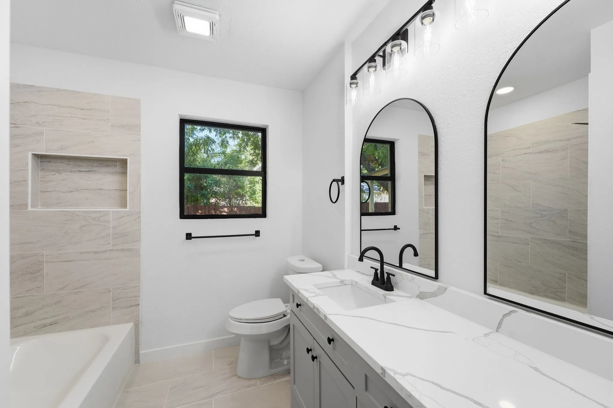 Single Family Residence For Sale in Dallas County , 802 Ranier Circle, Garland, Texas 75041, 3 Bedroom, 2 Bathroom, 2 Garage spaces, 1,568 Sqft, built in 1958, mls#21358701, Real Estate Agent in Garland, Homes For Sale in Dallas county, Homes For Sale in Garland, Realtor in Garland Texas, Real Estate Brokerage Independent Realty Texas, Luminita Cordes Realtor