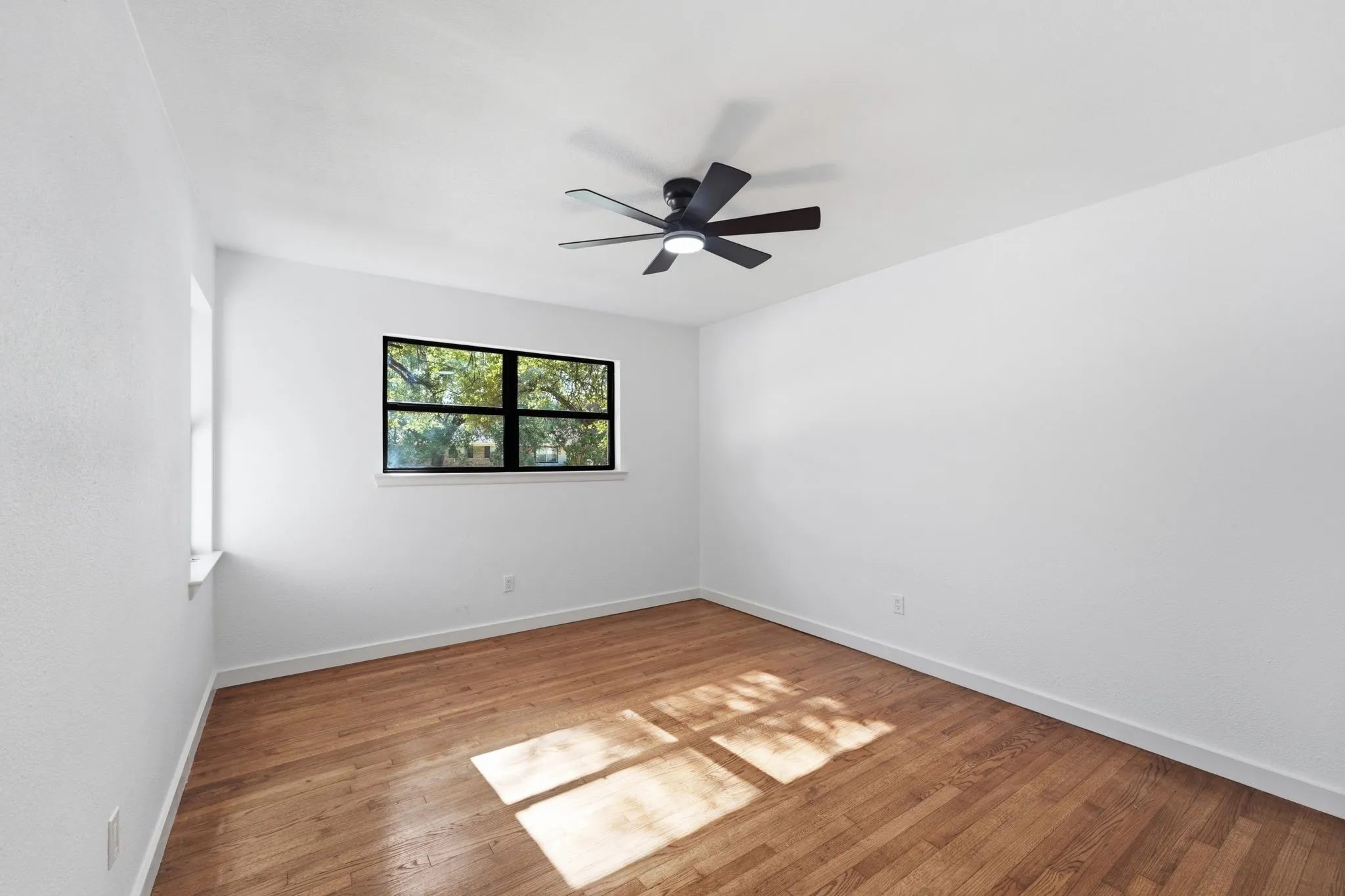 Single Family Residence For Sale in Dallas County , 802 Ranier Circle, Garland, Texas 75041, 3 Bedroom, 2 Bathroom, 2 Garage spaces, 1,568 Sqft, built in 1958, mls#21358701, Real Estate Agent in Garland, Homes For Sale in Dallas county, Homes For Sale in Garland, Realtor in Garland Texas, Real Estate Brokerage Independent Realty Texas, Luminita Cordes Realtor