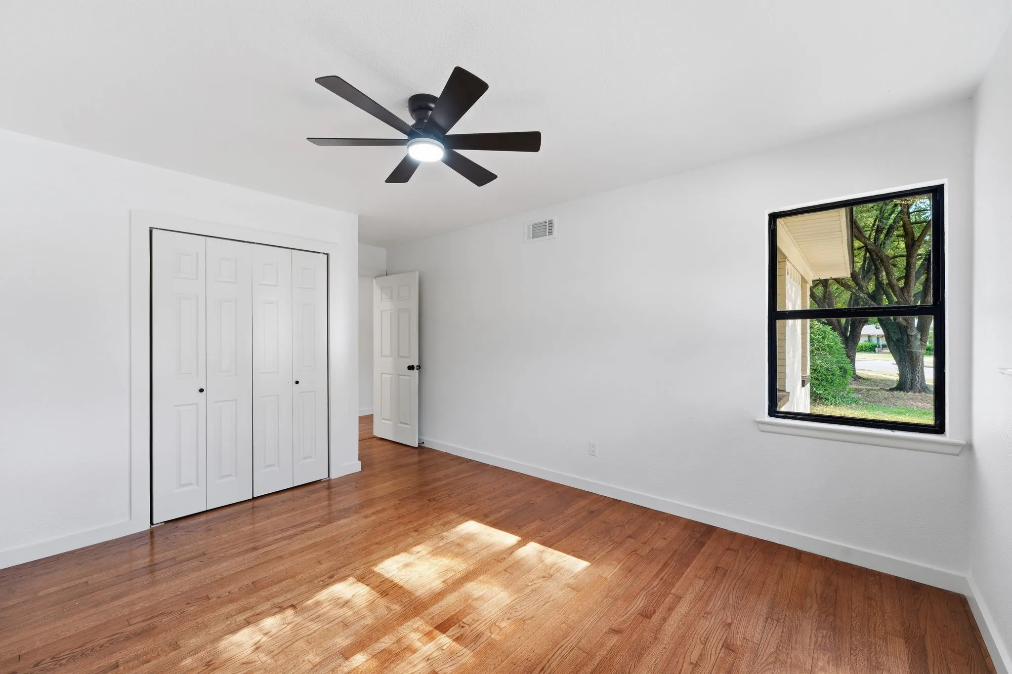 Single Family Residence For Sale in Dallas County , 802 Ranier Circle, Garland, Texas 75041, 3 Bedroom, 2 Bathroom, 2 Garage spaces, 1,568 Sqft, built in 1958, mls#21358701, Real Estate Agent in Garland, Homes For Sale in Dallas county, Homes For Sale in Garland, Realtor in Garland Texas, Real Estate Brokerage Independent Realty Texas, Luminita Cordes Realtor