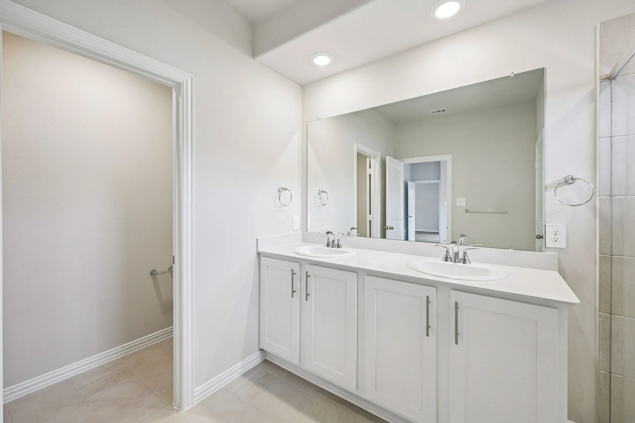 Photo is not of the actual home, but is an inspirational photo of builder’s model home and may depict options, furnishings, and/or decorator features that are not included.