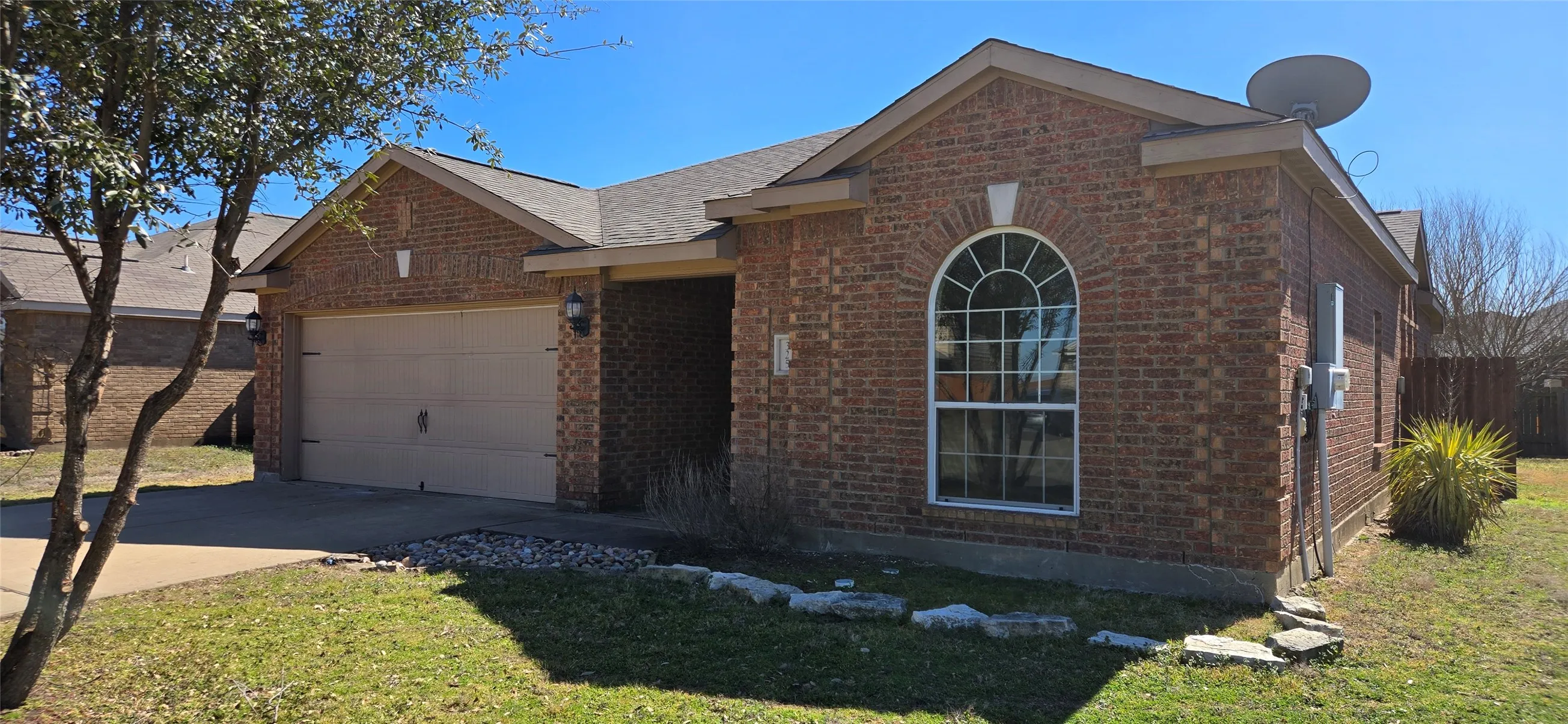 Single Family Residence For Rent in Collin County , 325 Meadow View Lane, Anna, Texas 75409, 4 Bedroom, 2 Bathroom, 2 Garage spaces, 1,684 Sqft, built in 2012, mls#21358700, Real Estate Agent in Anna, Homes For Rent in Collin county, Homes For Rent in Anna, Realtor in Anna Texas, Real Estate Brokerage Independent Realty Texas, Luminita Cordes Realtor