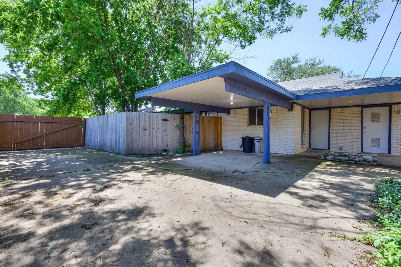 Single Family Residence For Rent in Tarrant County , 4913 Westlake Drive, Fort Worth, Texas 76132, 2 Bedroom, 2 Bathroom, Garage spaces, 1,400 Sqft, built in 1965, mls#21358684, Real Estate Agent in Fort Worth, Homes For Rent in Tarrant county, Homes For Rent in Fort Worth, Realtor in Fort Worth Texas, Real Estate Brokerage Independent Realty Texas, Luminita Cordes Realtor