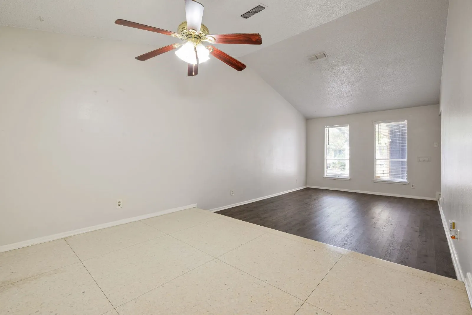 Single Family Residence For Rent in Tarrant County , 4913 Westlake Drive, Fort Worth, Texas 76132, 2 Bedroom, 2 Bathroom, Garage spaces, 1,400 Sqft, built in 1965, mls#21358684, Real Estate Agent in Fort Worth, Homes For Rent in Tarrant county, Homes For Rent in Fort Worth, Realtor in Fort Worth Texas, Real Estate Brokerage Independent Realty Texas, Luminita Cordes Realtor