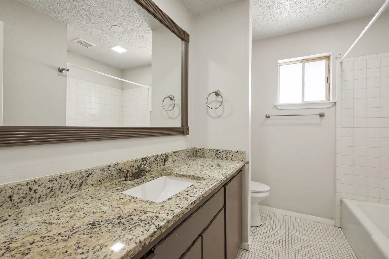 Single Family Residence For Rent in Tarrant County , 4913 Westlake Drive, Fort Worth, Texas 76132, 2 Bedroom, 2 Bathroom, Garage spaces, 1,400 Sqft, built in 1965, mls#21358684, Real Estate Agent in Fort Worth, Homes For Rent in Tarrant county, Homes For Rent in Fort Worth, Realtor in Fort Worth Texas, Real Estate Brokerage Independent Realty Texas, Luminita Cordes Realtor