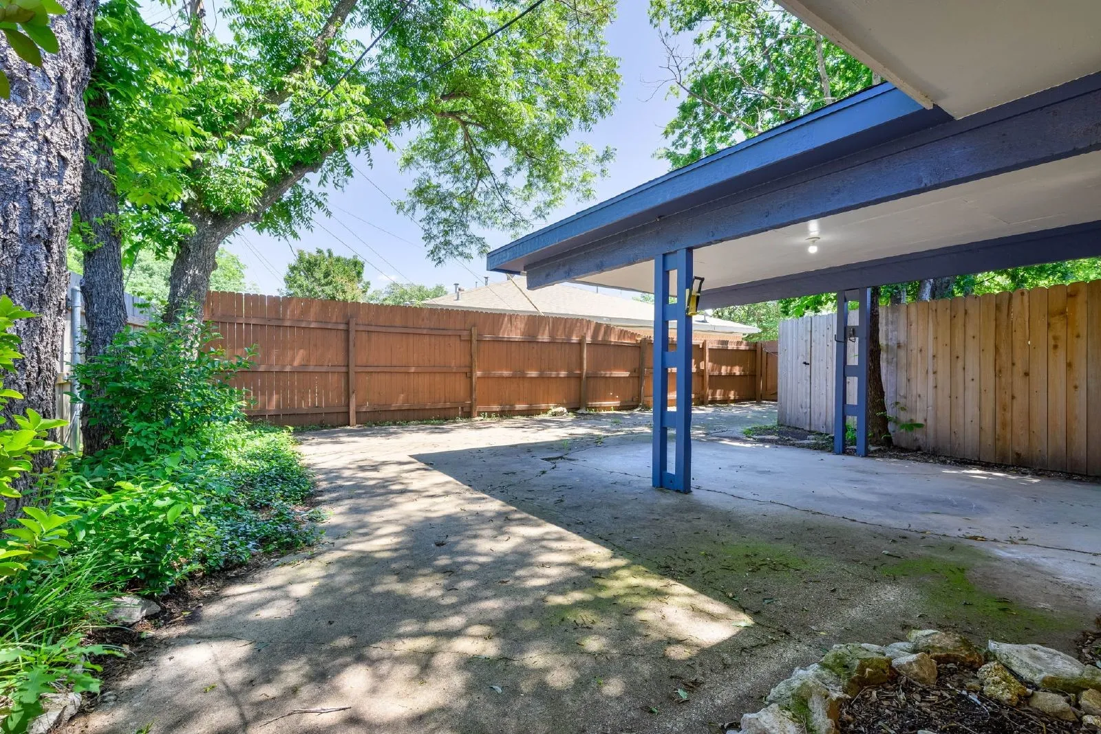 Single Family Residence For Rent in Tarrant County , 4913 Westlake Drive, Fort Worth, Texas 76132, 2 Bedroom, 2 Bathroom, Garage spaces, 1,400 Sqft, built in 1965, mls#21358684, Real Estate Agent in Fort Worth, Homes For Rent in Tarrant county, Homes For Rent in Fort Worth, Realtor in Fort Worth Texas, Real Estate Brokerage Independent Realty Texas, Luminita Cordes Realtor