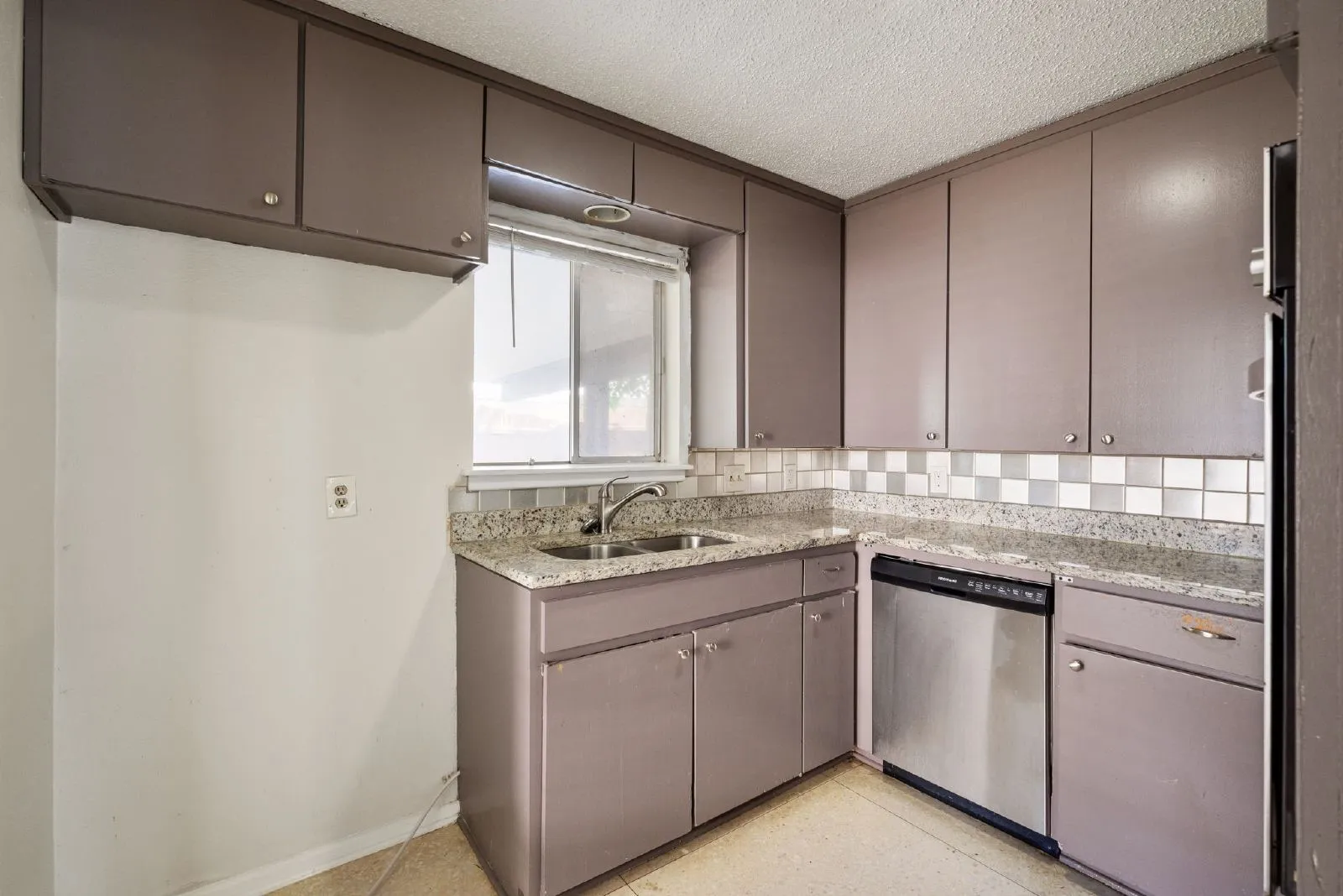 Single Family Residence For Rent in Tarrant County , 4913 Westlake Drive, Fort Worth, Texas 76132, 2 Bedroom, 2 Bathroom, Garage spaces, 1,400 Sqft, built in 1965, mls#21358684, Real Estate Agent in Fort Worth, Homes For Rent in Tarrant county, Homes For Rent in Fort Worth, Realtor in Fort Worth Texas, Real Estate Brokerage Independent Realty Texas, Luminita Cordes Realtor