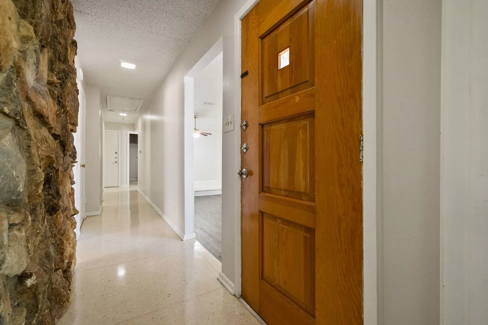 Single Family Residence For Rent in Tarrant County , 4913 Westlake Drive, Fort Worth, Texas 76132, 2 Bedroom, 2 Bathroom, Garage spaces, 1,400 Sqft, built in 1965, mls#21358684, Real Estate Agent in Fort Worth, Homes For Rent in Tarrant county, Homes For Rent in Fort Worth, Realtor in Fort Worth Texas, Real Estate Brokerage Independent Realty Texas, Luminita Cordes Realtor