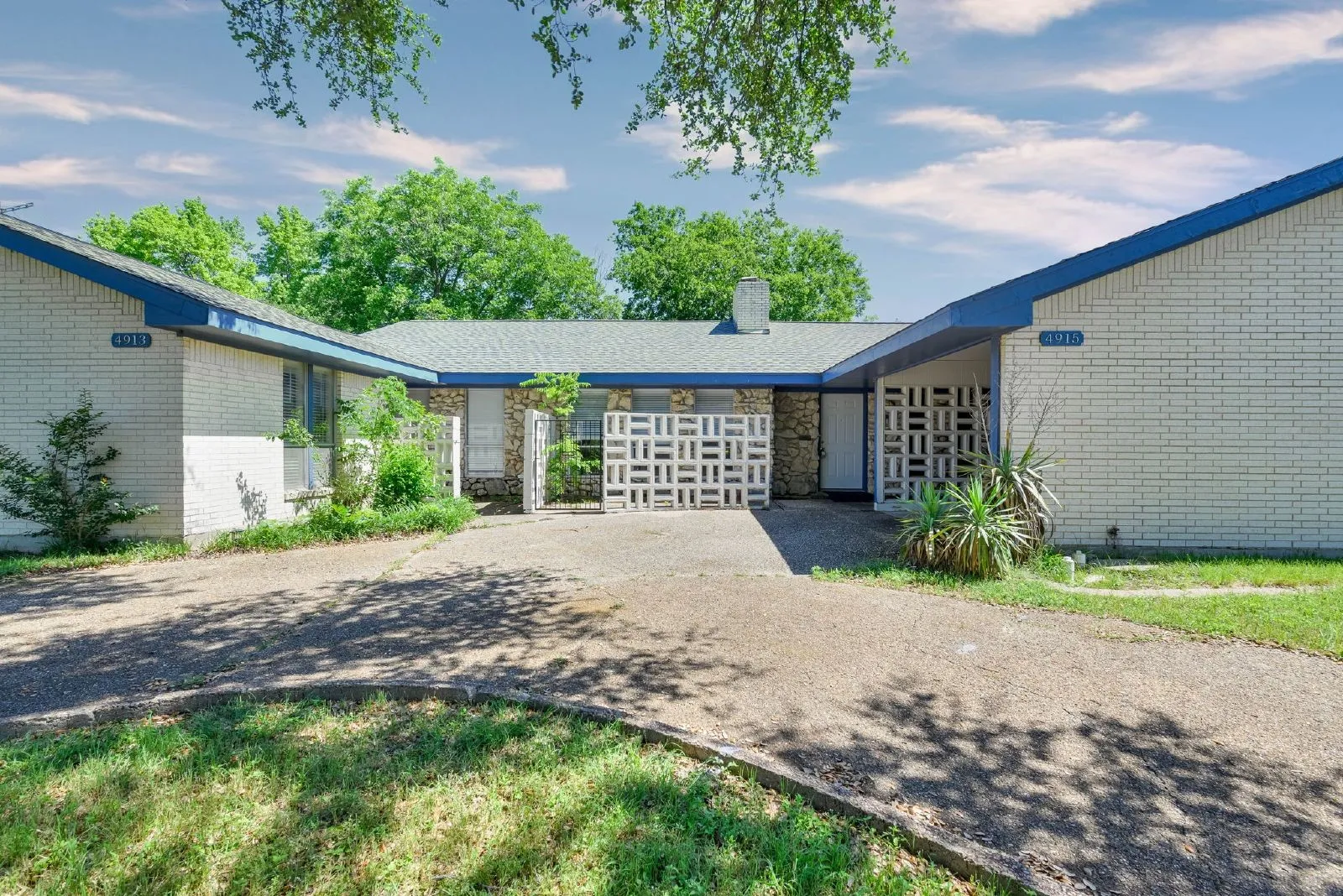 Single Family Residence For Rent in Tarrant County , 4913 Westlake Drive, Fort Worth, Texas 76132, 2 Bedroom, 2 Bathroom, Garage spaces, 1,400 Sqft, built in 1965, mls#21358684, Real Estate Agent in Fort Worth, Homes For Rent in Tarrant county, Homes For Rent in Fort Worth, Realtor in Fort Worth Texas, Real Estate Brokerage Independent Realty Texas, Luminita Cordes Realtor