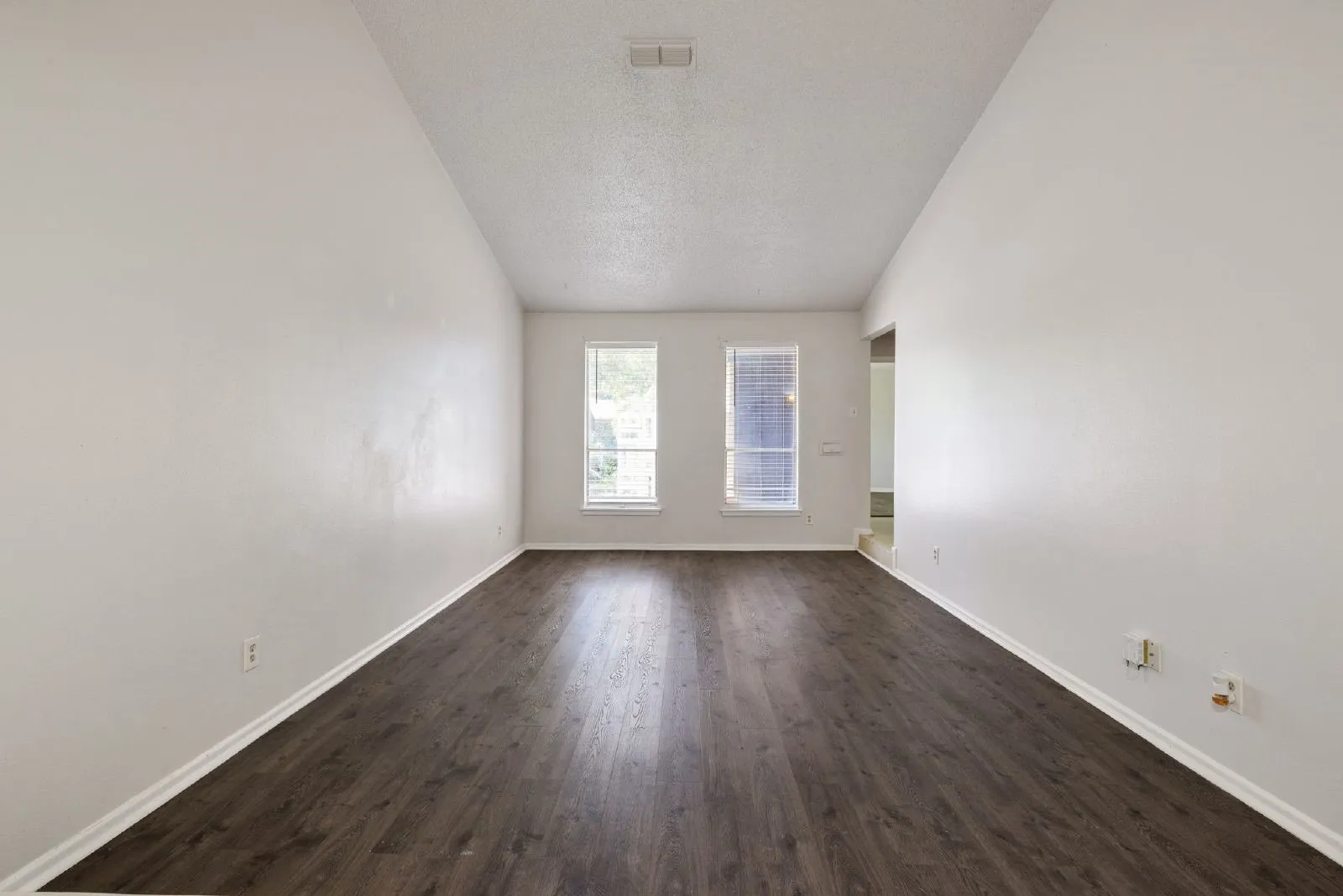 Single Family Residence For Rent in Tarrant County , 4913 Westlake Drive, Fort Worth, Texas 76132, 2 Bedroom, 2 Bathroom, Garage spaces, 1,400 Sqft, built in 1965, mls#21358684, Real Estate Agent in Fort Worth, Homes For Rent in Tarrant county, Homes For Rent in Fort Worth, Realtor in Fort Worth Texas, Real Estate Brokerage Independent Realty Texas, Luminita Cordes Realtor