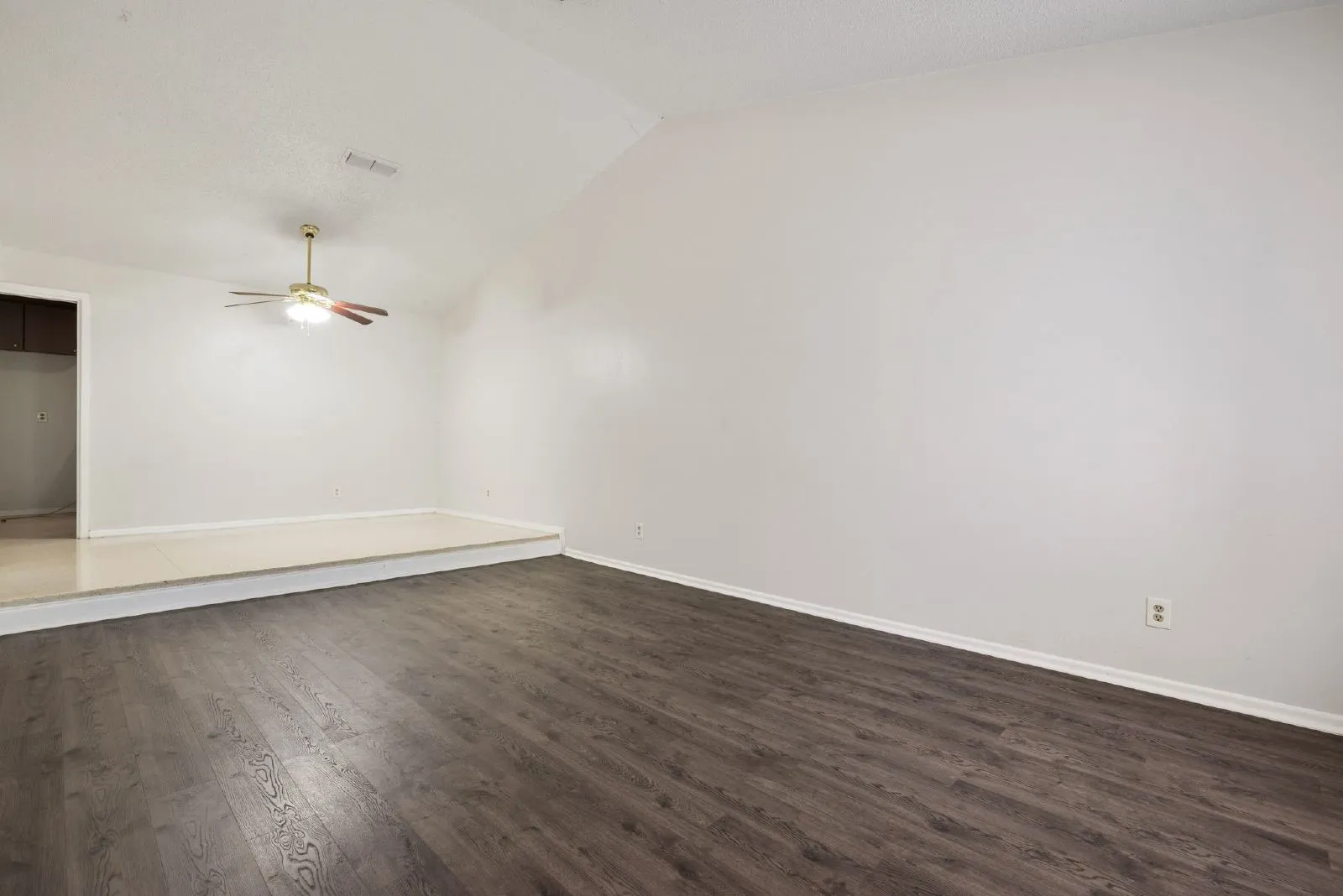 Single Family Residence For Rent in Tarrant County , 4913 Westlake Drive, Fort Worth, Texas 76132, 2 Bedroom, 2 Bathroom, Garage spaces, 1,400 Sqft, built in 1965, mls#21358684, Real Estate Agent in Fort Worth, Homes For Rent in Tarrant county, Homes For Rent in Fort Worth, Realtor in Fort Worth Texas, Real Estate Brokerage Independent Realty Texas, Luminita Cordes Realtor