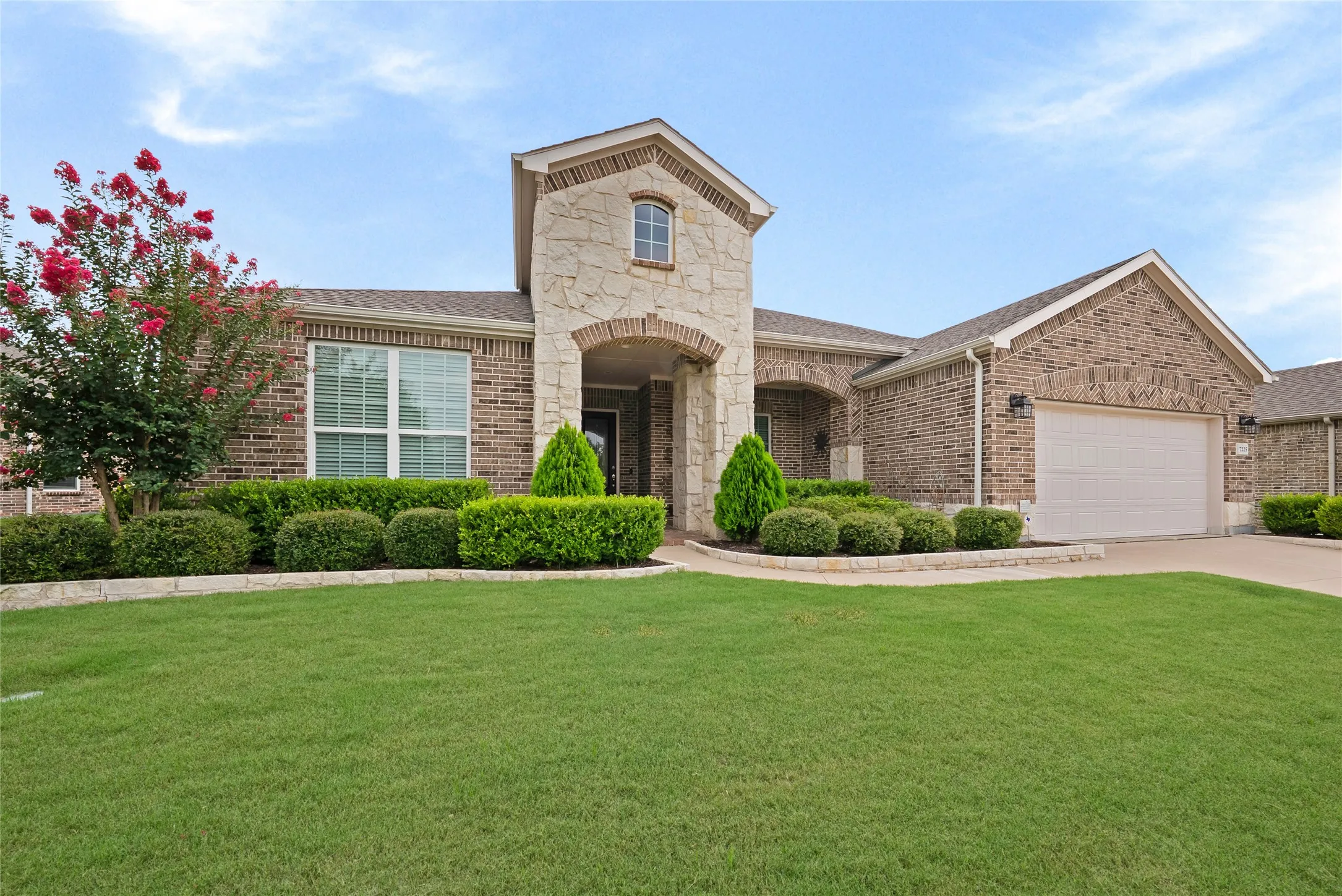 Single Family Residence For Sale in Denton County , 7225 Ponte Vedra Drive, Frisco, Texas 75036, 3 Bedroom, 3 Bathroom, 2 Garage spaces, 2,572 Sqft, built in 2020, mls#21307828, Real Estate Agent in Frisco, Homes For Sale in Denton county, Homes For Sale in Frisco, Realtor in Frisco Texas, Real Estate Brokerage Independent Realty Texas, Luminita Cordes Realtor