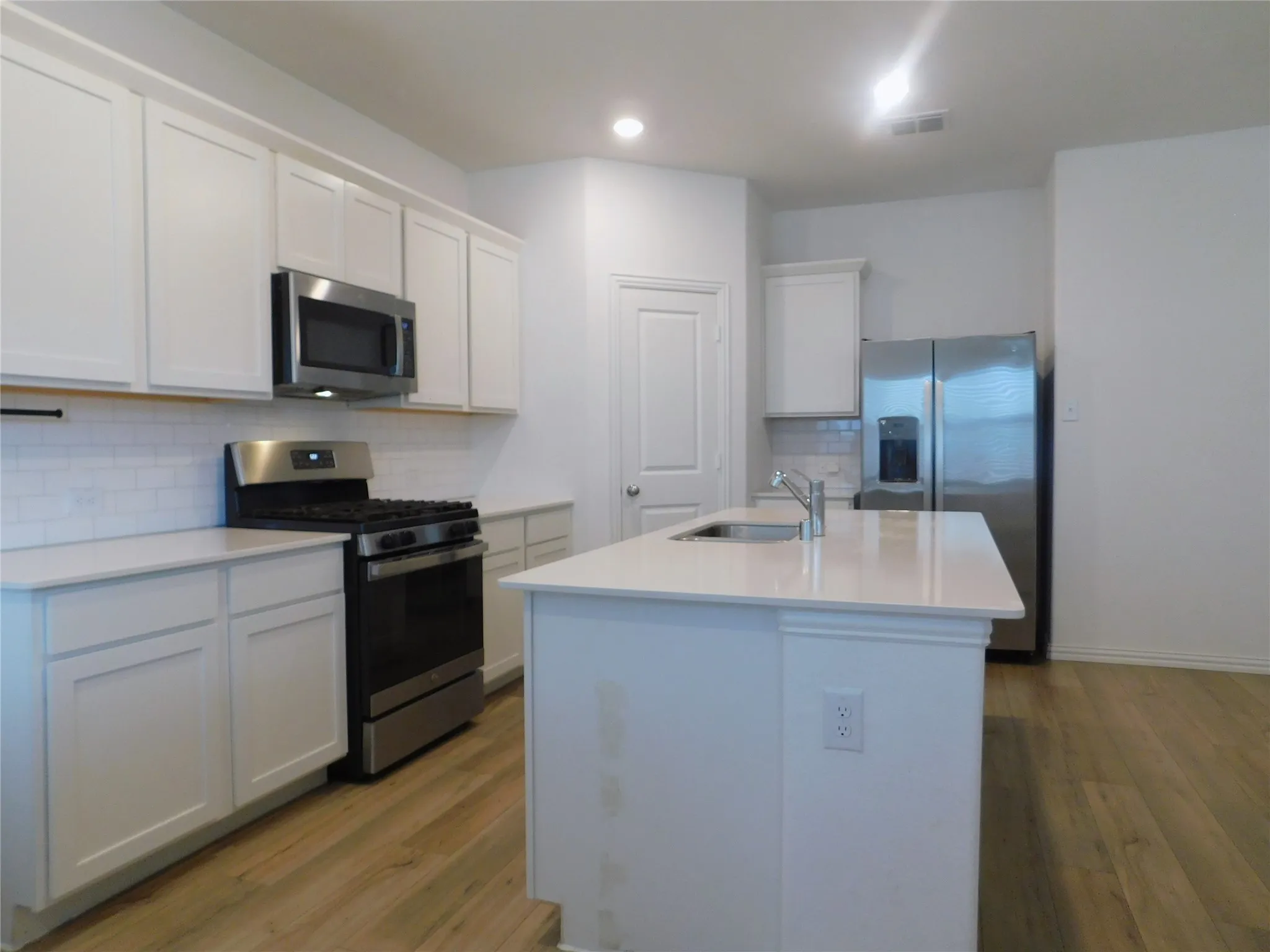 Single Family Residence For Rent in Denton County , 3500 Kingsview Drive, Denton, Texas 76207, 4 Bedroom, 2 Bathroom, 2 Garage spaces, 1,834 Sqft, built in 2022, mls#21357920, Real Estate Agent in Denton, Homes For Rent in Denton county, Homes For Rent in Denton, Realtor in Denton Texas, Real Estate Brokerage Independent Realty Texas, Luminita Cordes Realtor