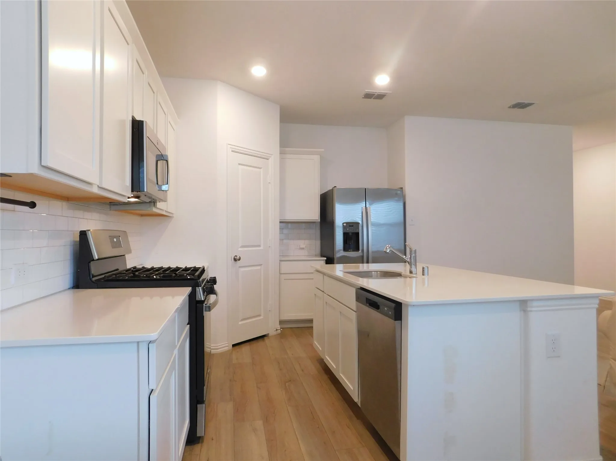 Single Family Residence For Rent in Denton County , 3500 Kingsview Drive, Denton, Texas 76207, 4 Bedroom, 2 Bathroom, 2 Garage spaces, 1,834 Sqft, built in 2022, mls#21357920, Real Estate Agent in Denton, Homes For Rent in Denton county, Homes For Rent in Denton, Realtor in Denton Texas, Real Estate Brokerage Independent Realty Texas, Luminita Cordes Realtor