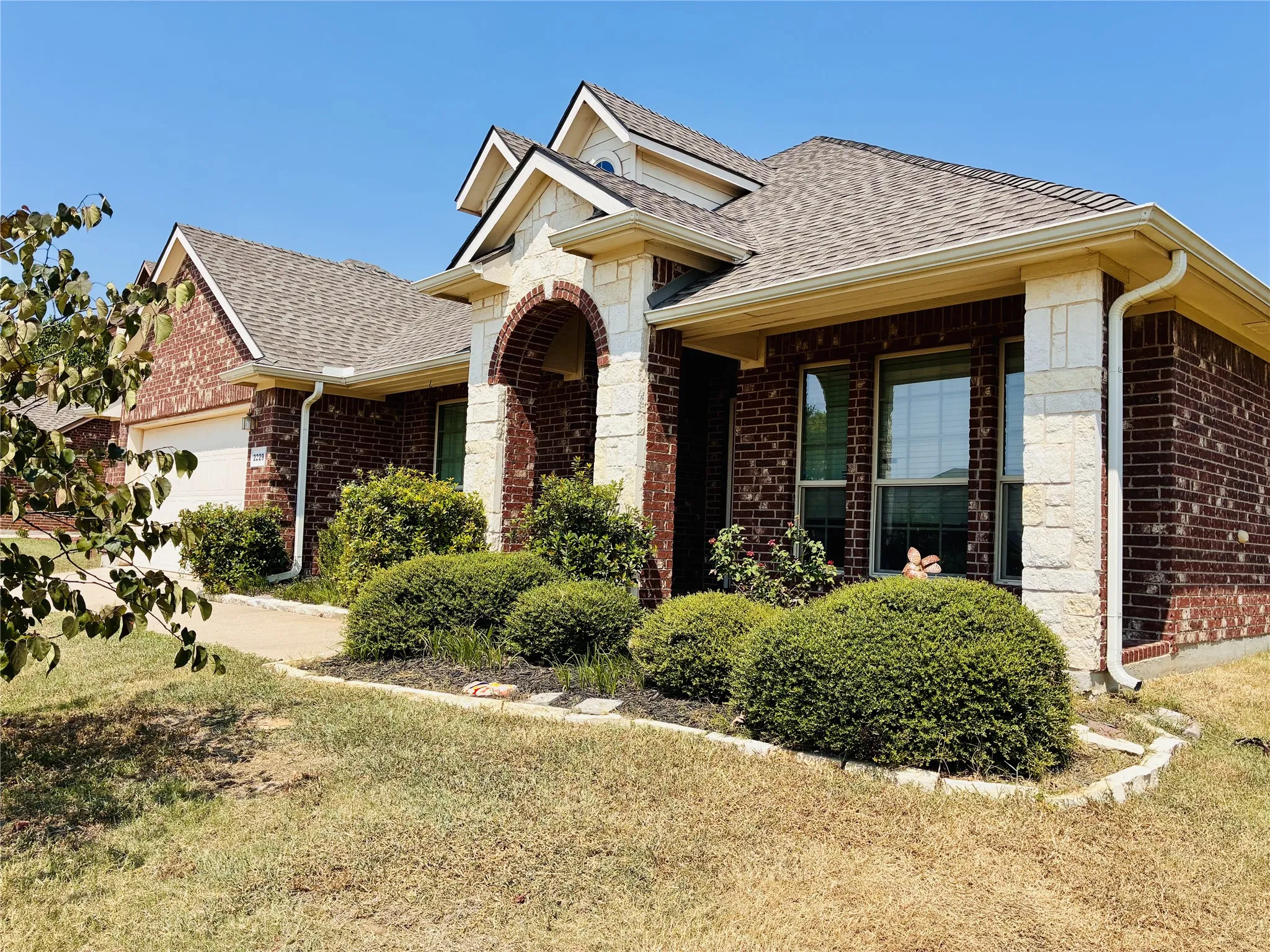 Single Family Residence For Sale in Parker County , 2229 Caroline Drive, Weatherford, Texas 76087, 4 Bedroom, 2 Bathroom, 2 Garage spaces, 2,410 Sqft, built in 2012, mls#21355729, Real Estate Agent in Weatherford, Homes For Sale in Parker county, Homes For Sale in Weatherford, Realtor in Weatherford Texas, Real Estate Brokerage Independent Realty Texas, Luminita Cordes Realtor